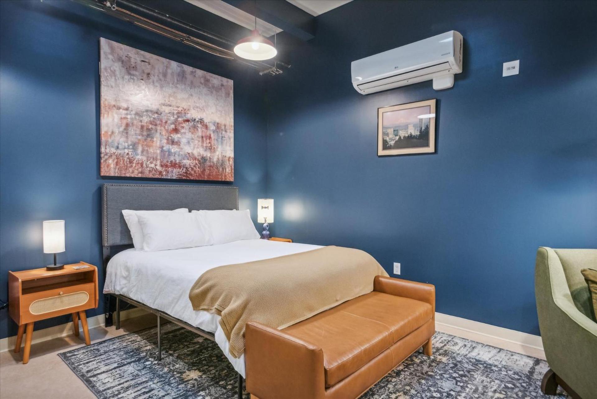 VioletSuitesPDX Boutique Hotel photo 85
