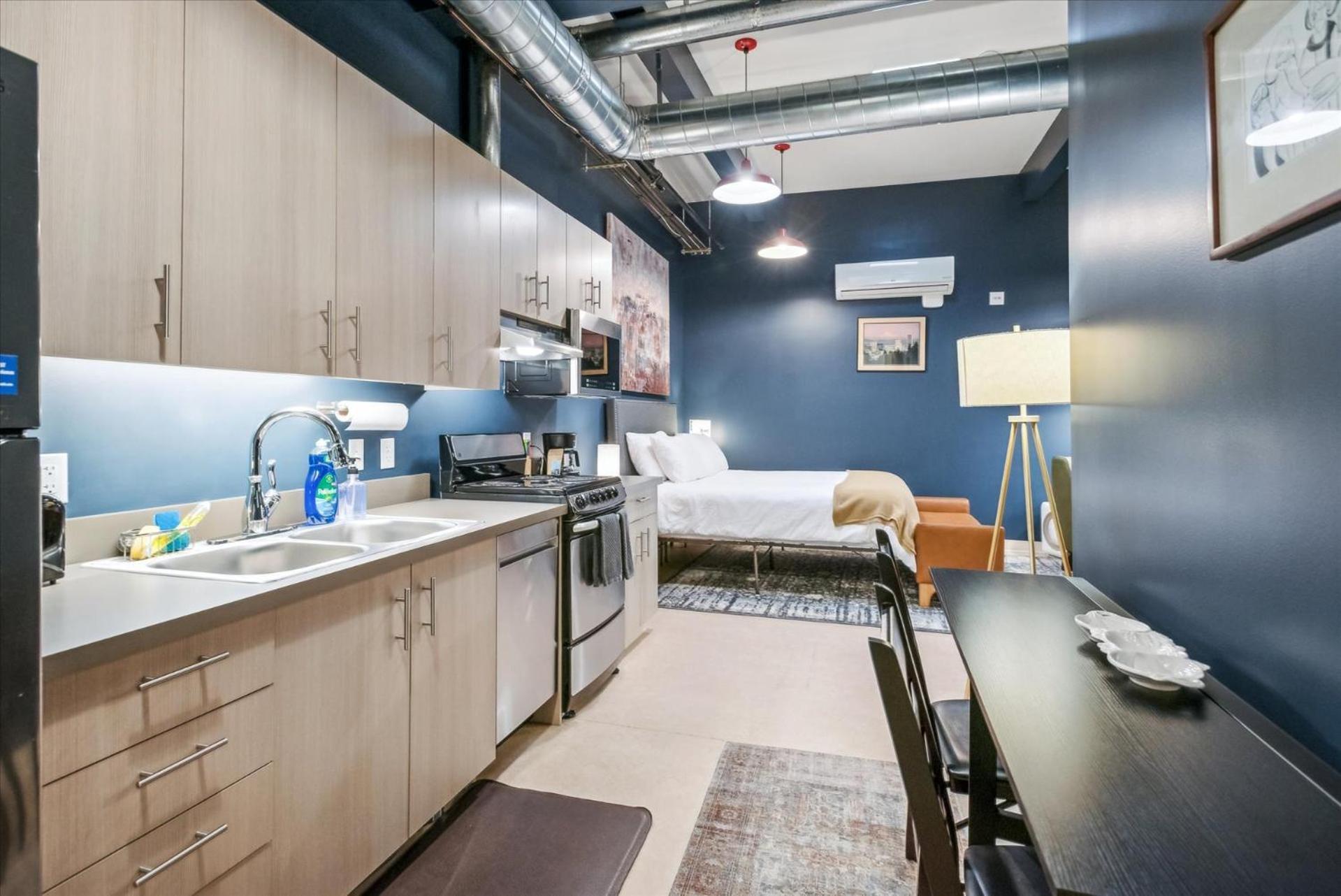 VioletSuitesPDX Boutique Hotel photo 24