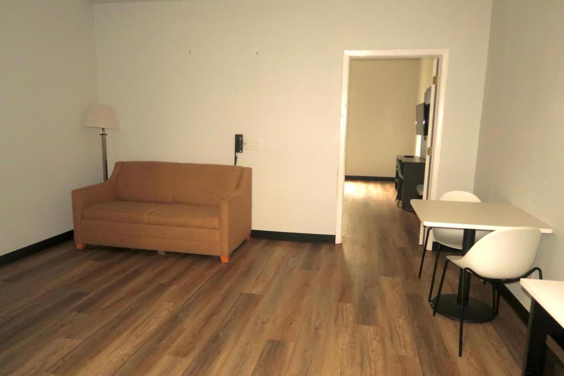 Studio 6 Suites Elkhart, IN photo 24