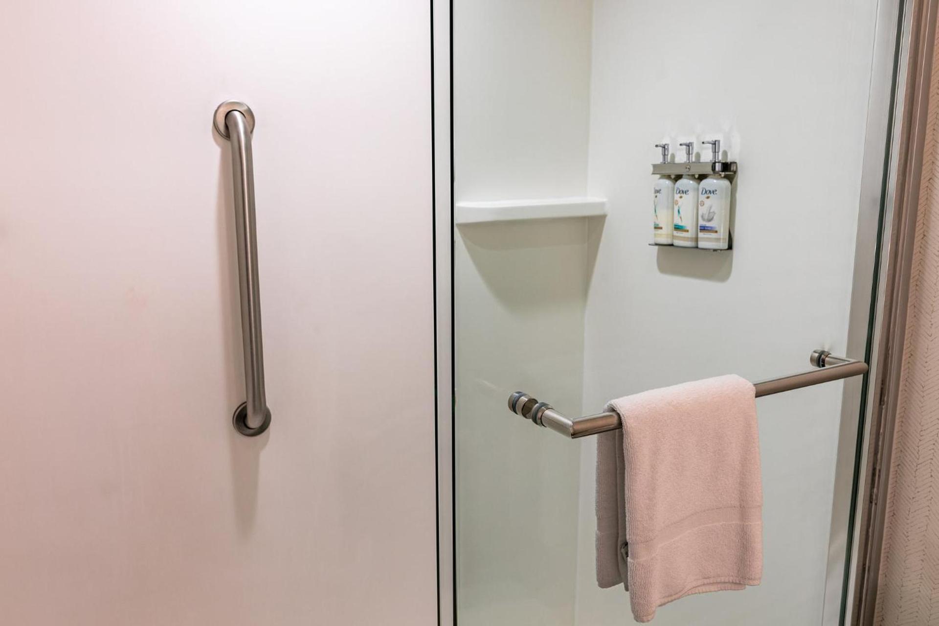 Holiday Inn & Suites Oakland - Airport by IHG photo 52