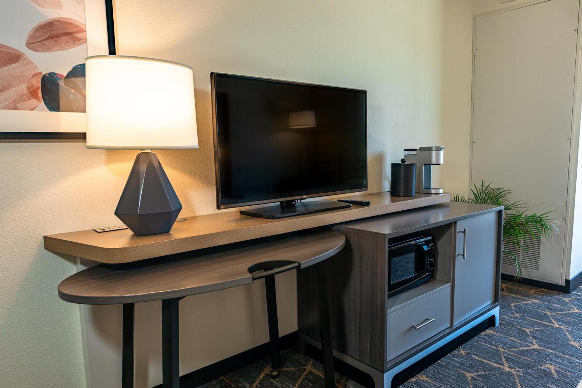 Holiday Inn & Suites Oakland - Airport by IHG photo 68