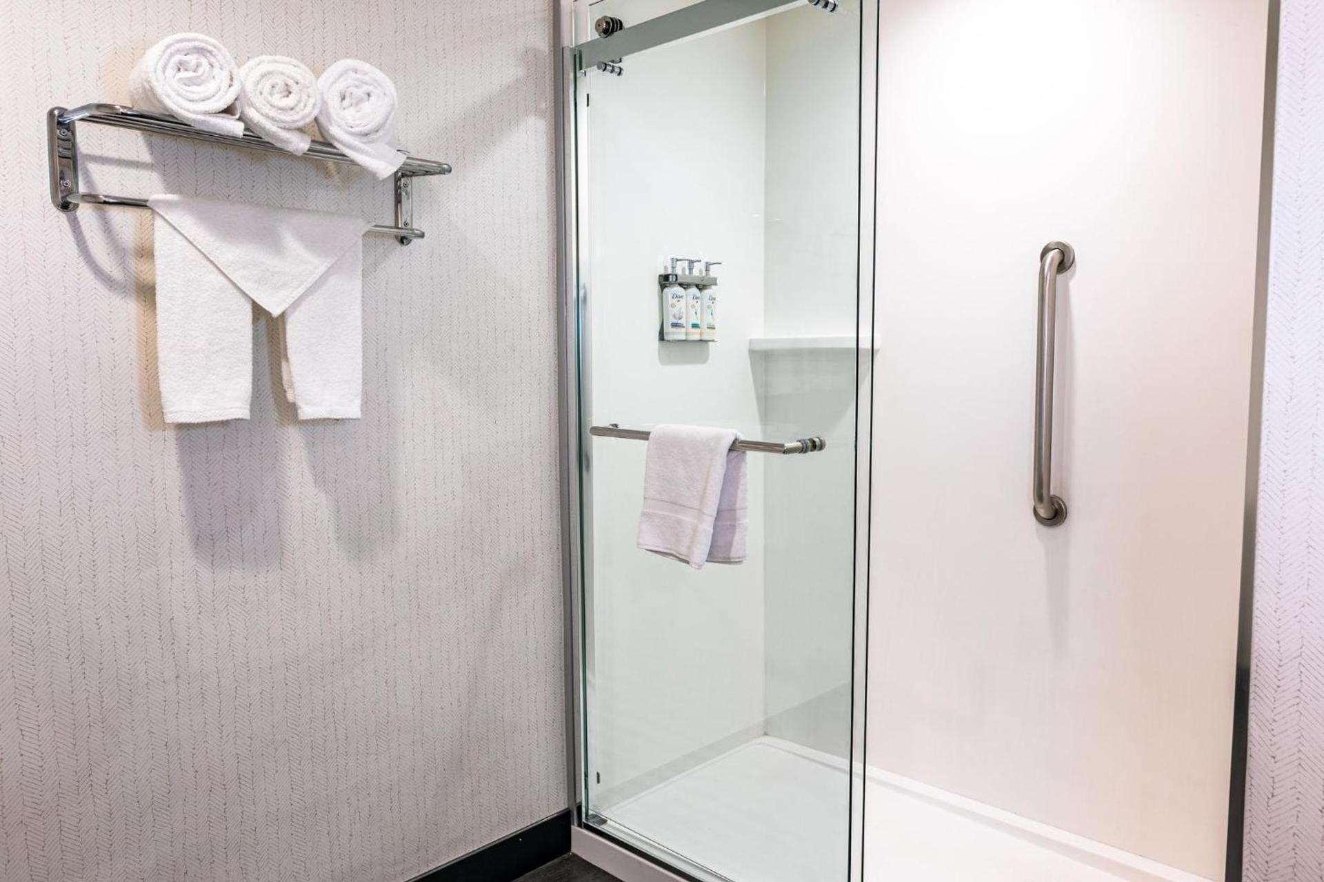 Holiday Inn & Suites Oakland - Airport by IHG photo 56