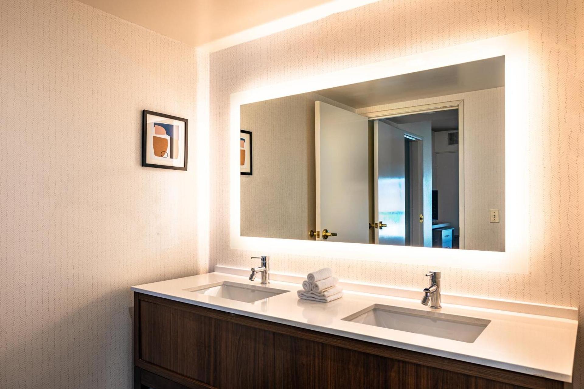 Holiday Inn & Suites Oakland - Airport by IHG photo 55