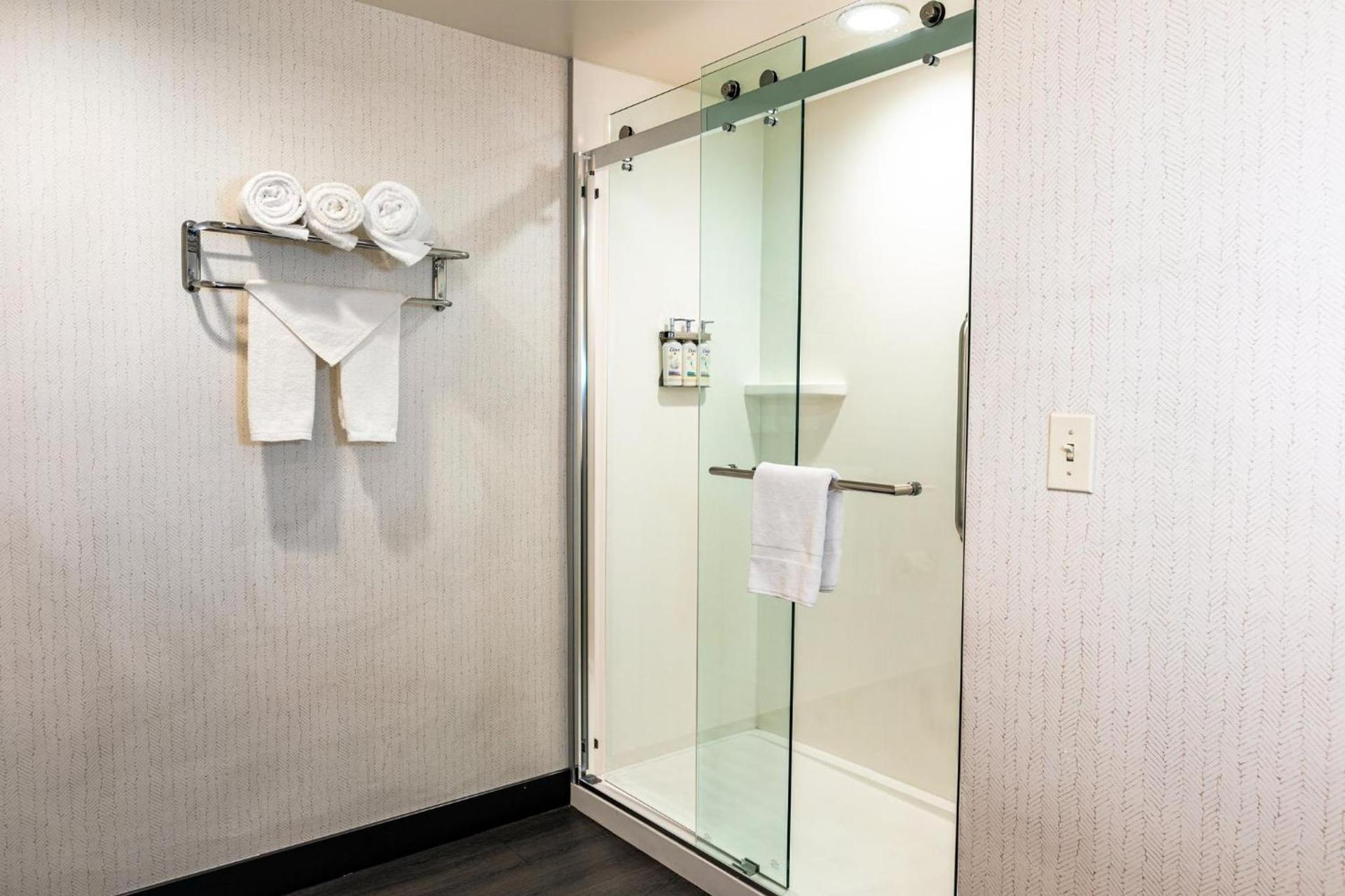 Holiday Inn & Suites Oakland - Airport by IHG photo 64