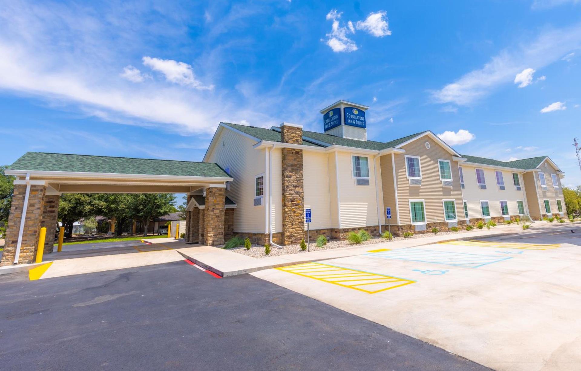 Cobblestone Inn & Suites - Winters photo 4