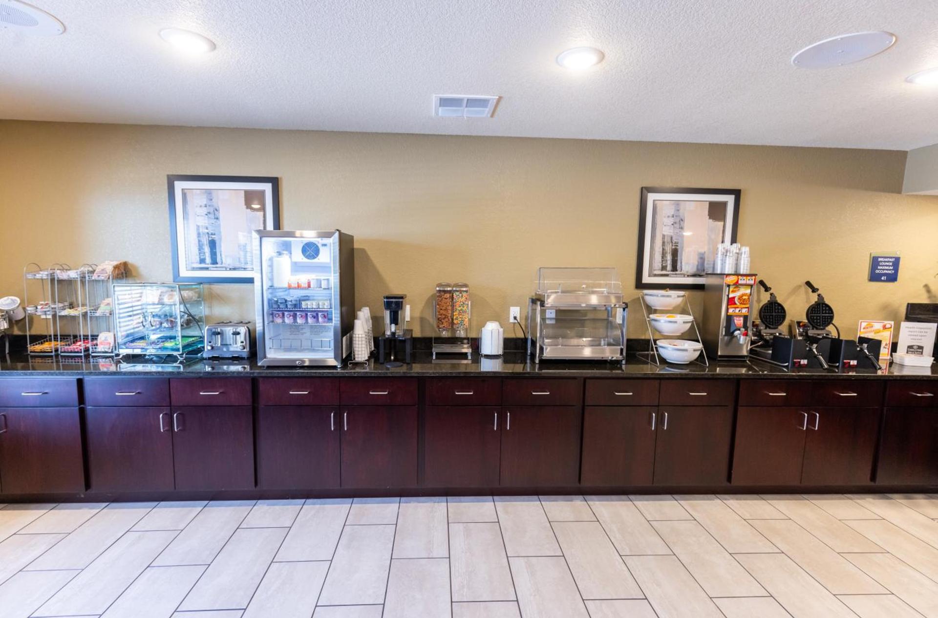 Cobblestone Inn & Suites - Winters photo 26
