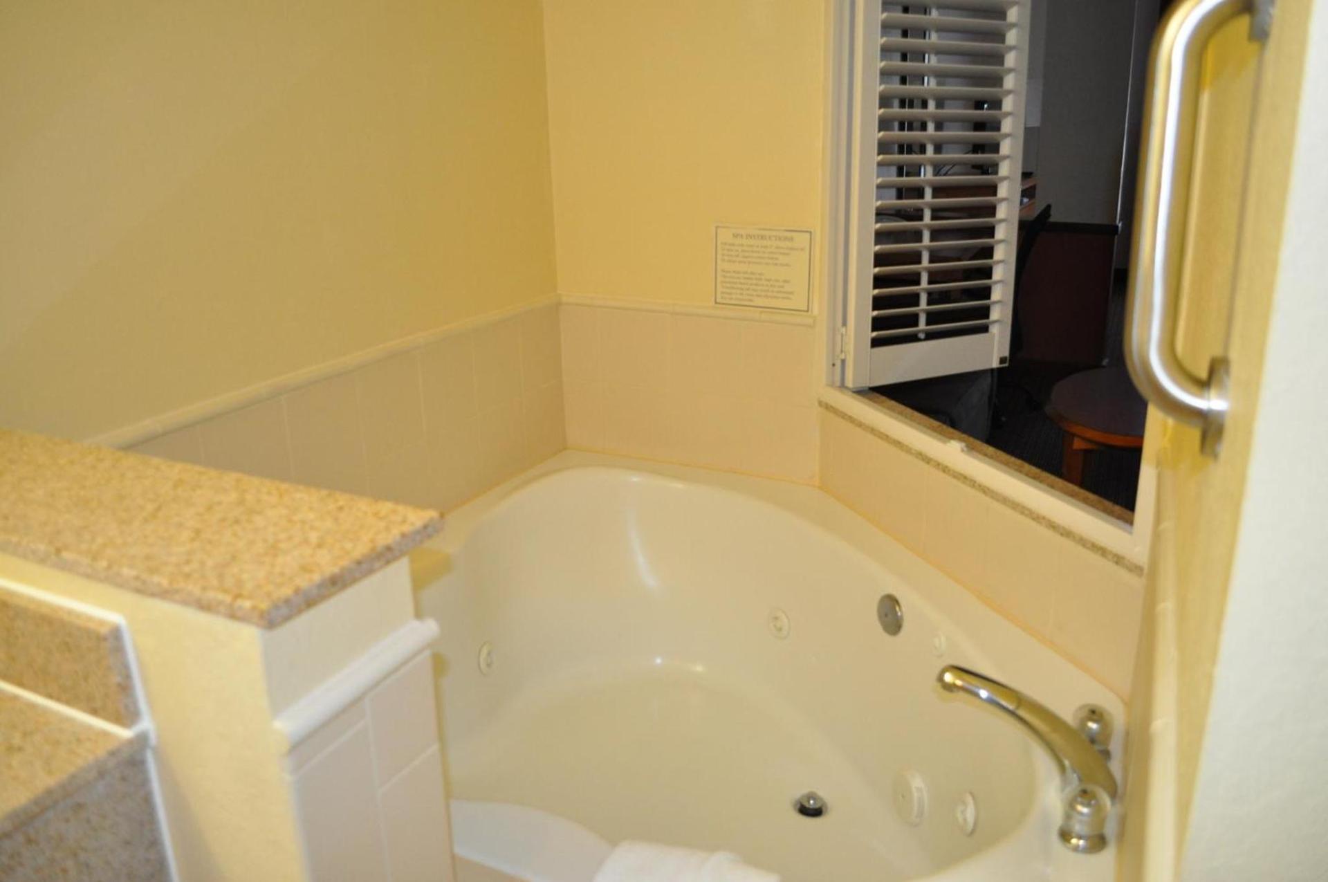 Holiday Inn Express Williamston by IHG photo 17