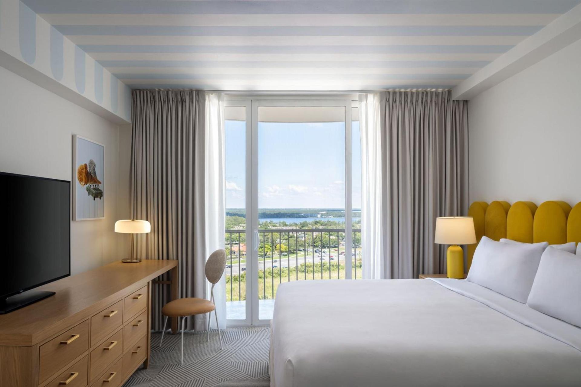 Renaissance Orlando Resort - Disney Springs Area - Free Shuttle to Disney Parks & Early Entry Benefits photo 9