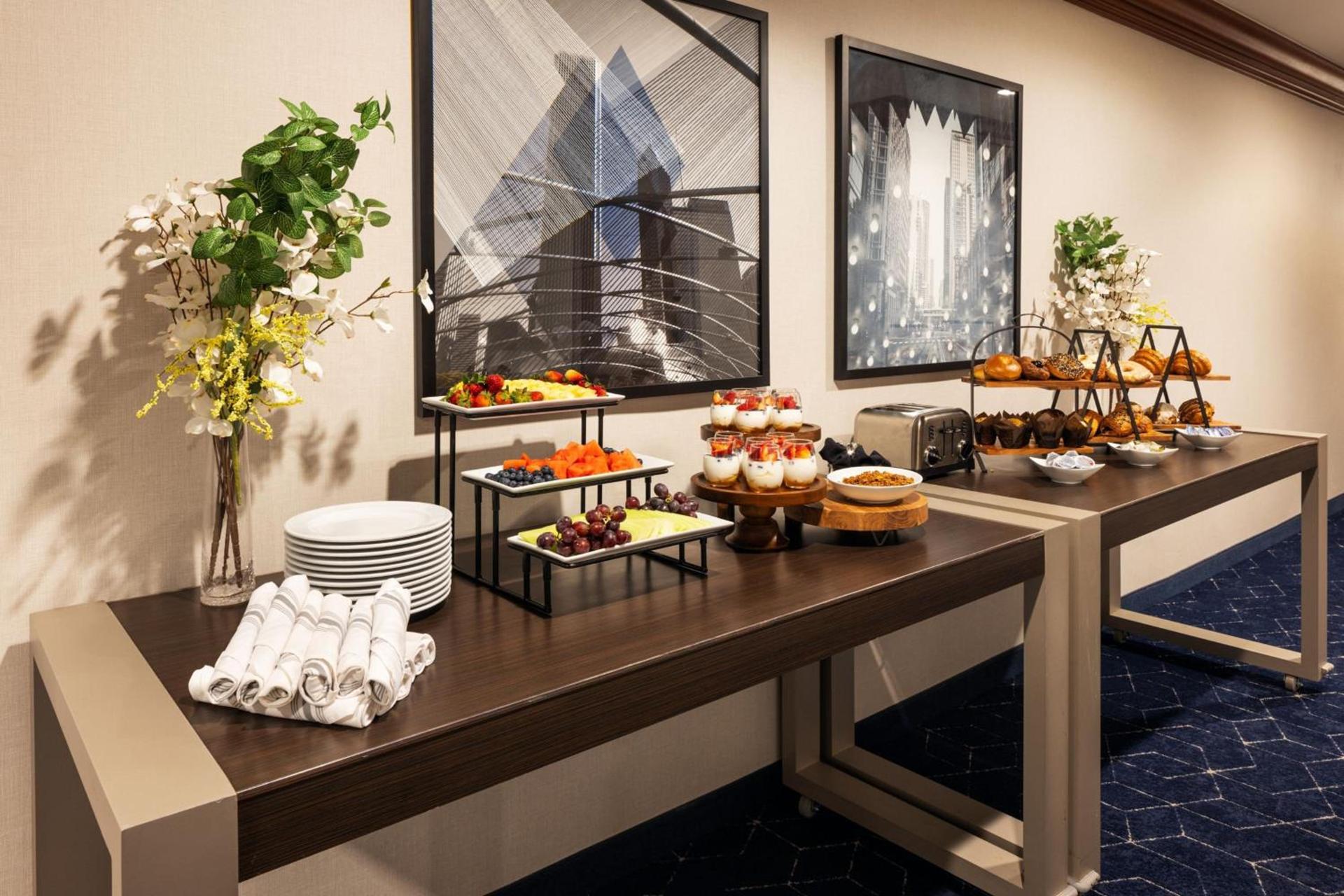 Courtyard by Marriott Chicago Downtown/River North photo 52