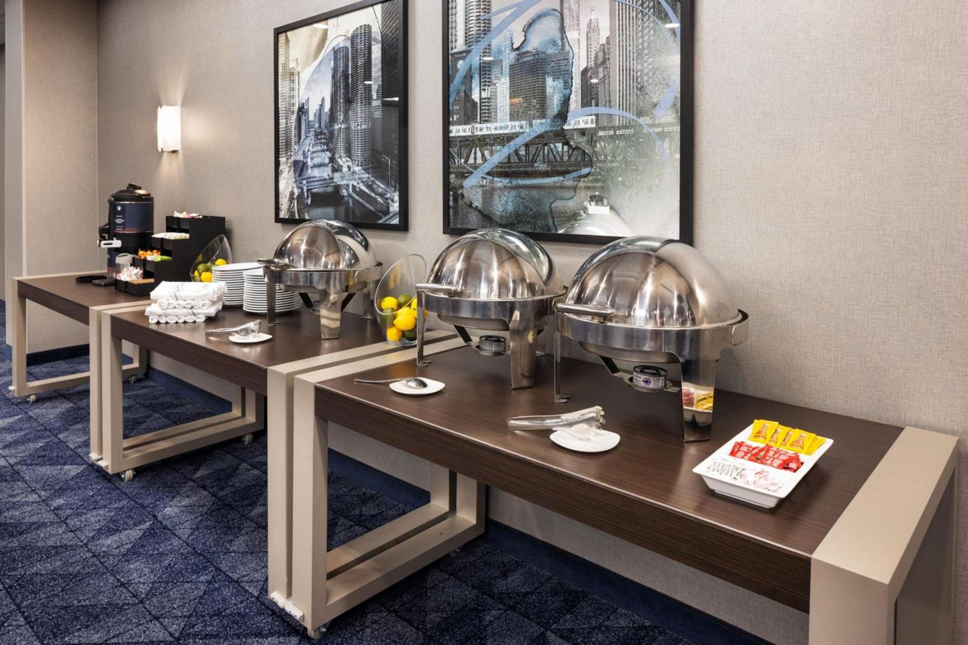 Courtyard by Marriott Chicago Downtown/River North photo 53