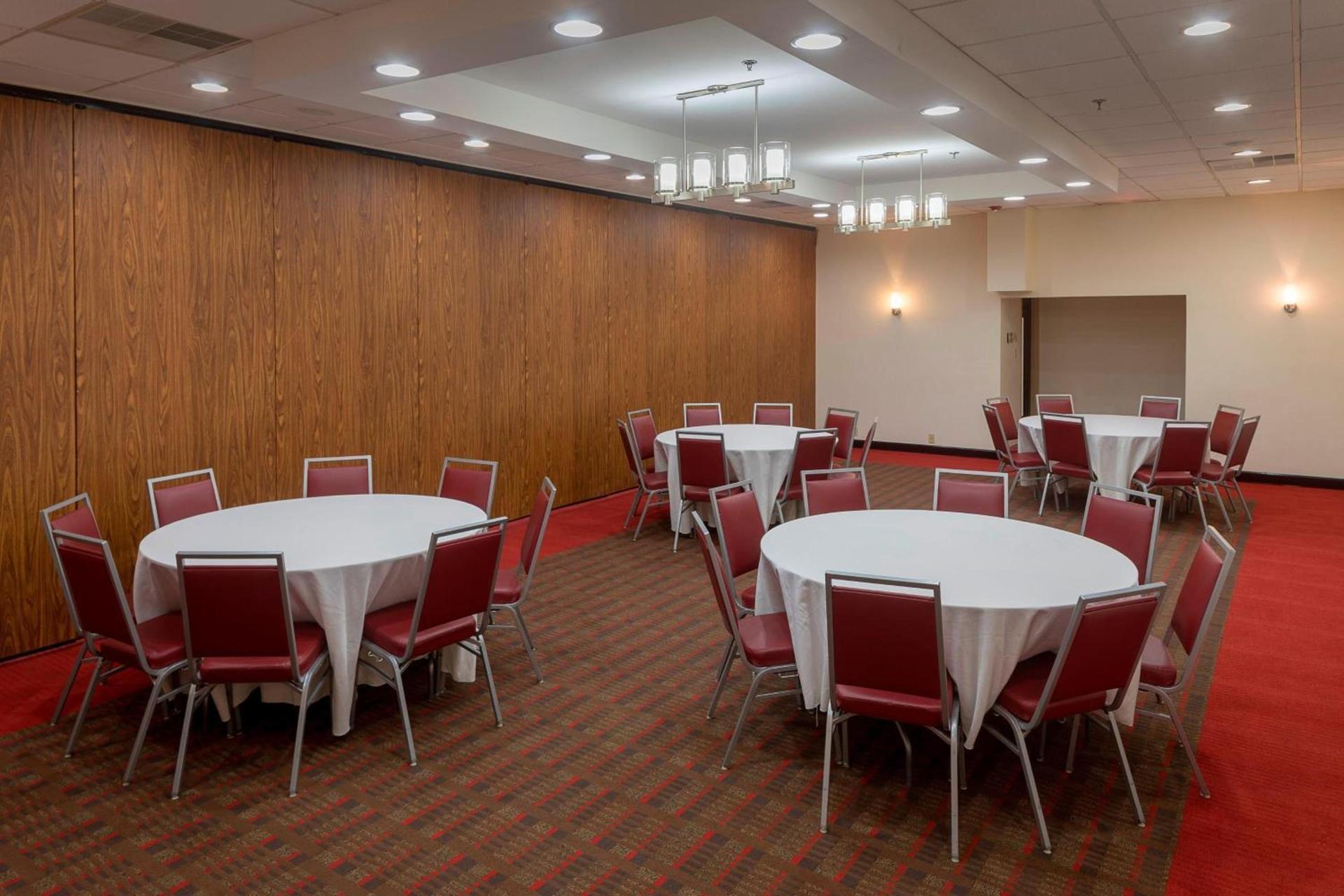 Four Points by Sheraton Asheville Downtown photo 12