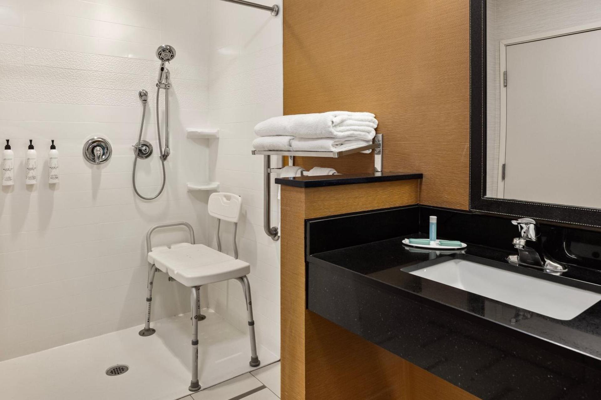 Fairfield Inn & Suites by Marriott Waterloo Cedar Falls photo 12