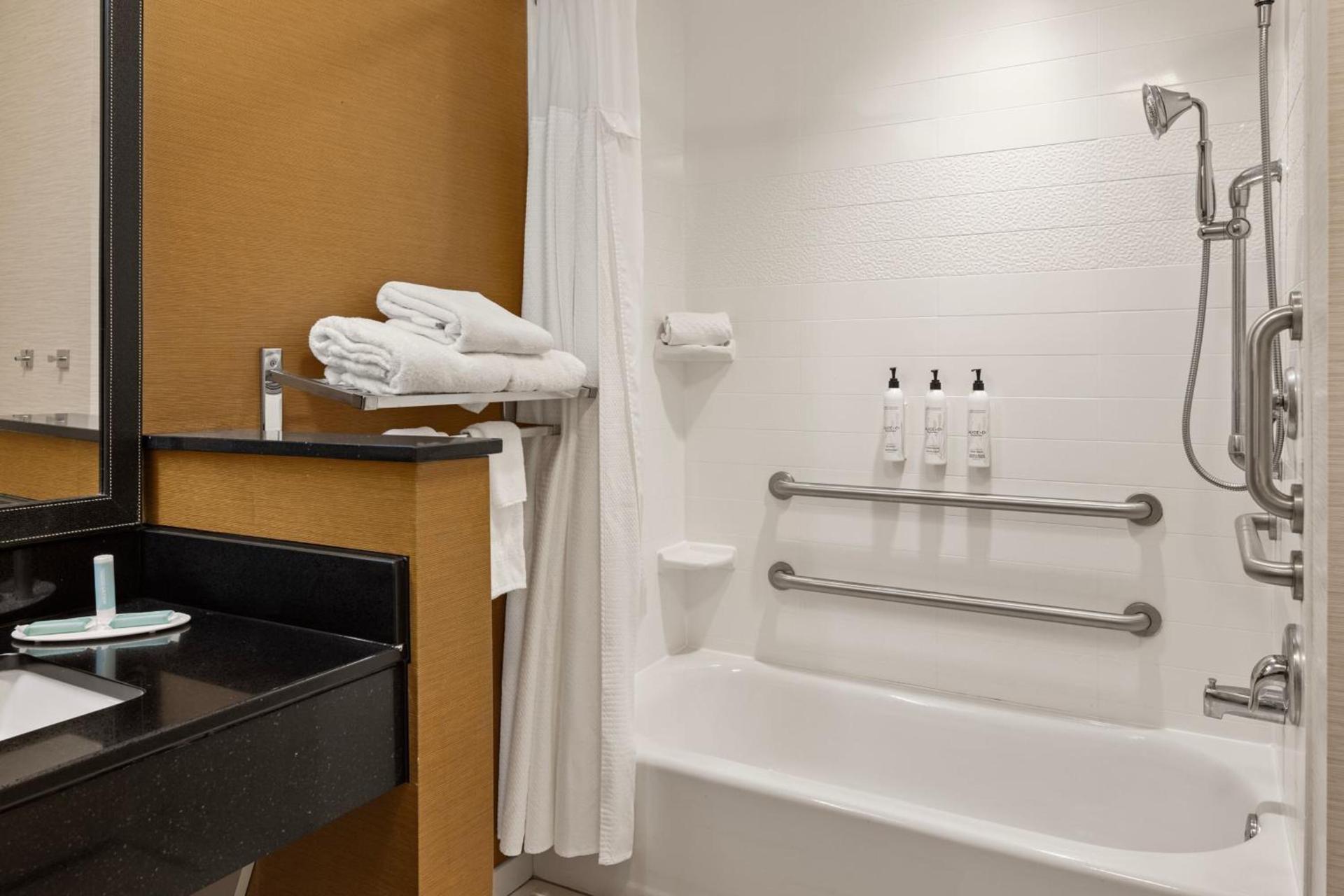 Fairfield Inn & Suites by Marriott Waterloo Cedar Falls photo 16