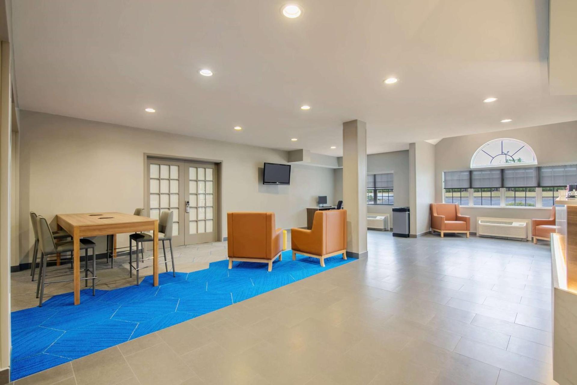 Microtel Inn and Suites by Wyndham Anderson SC photo 8