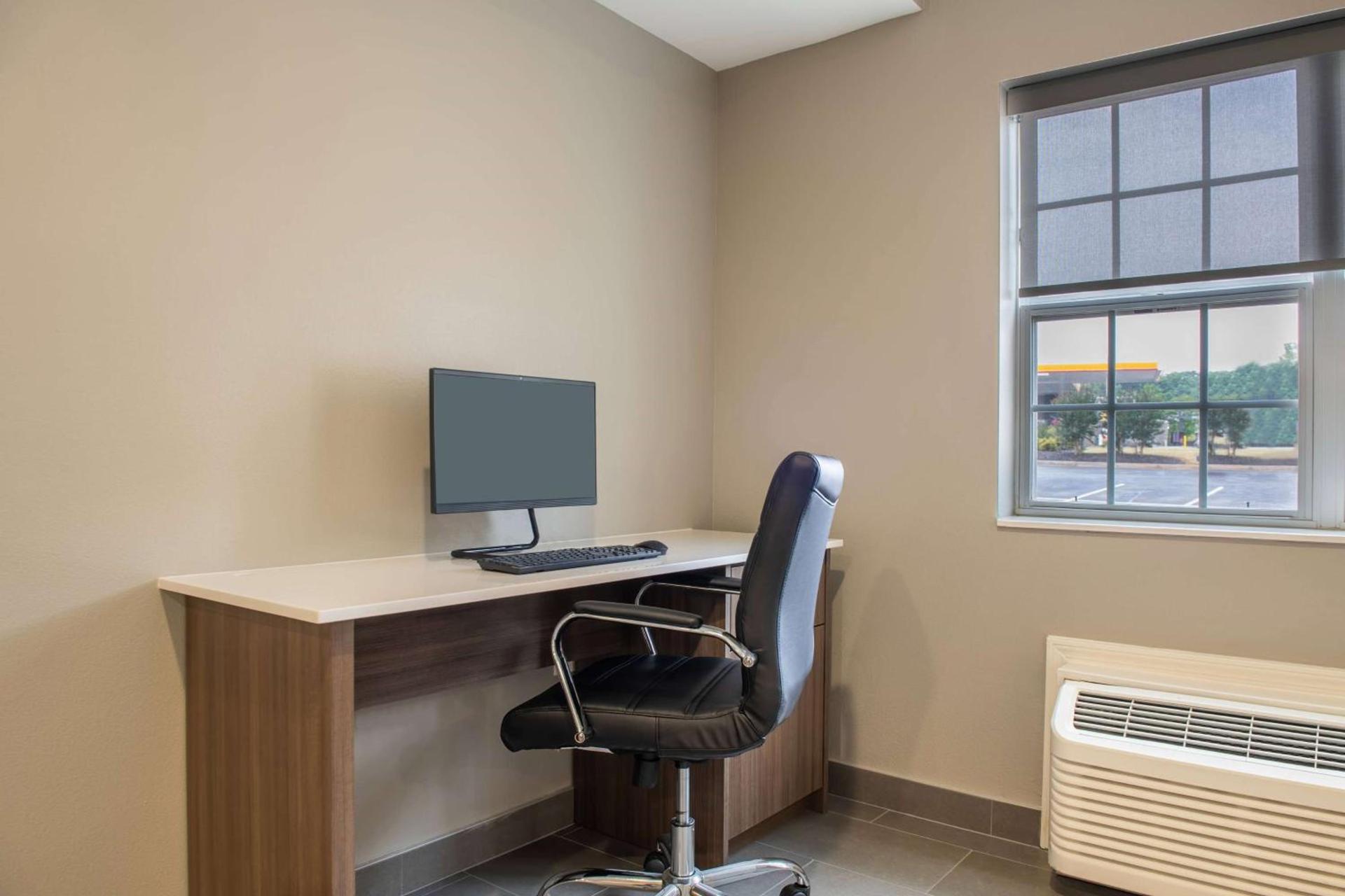 Microtel Inn and Suites by Wyndham Anderson SC photo 36