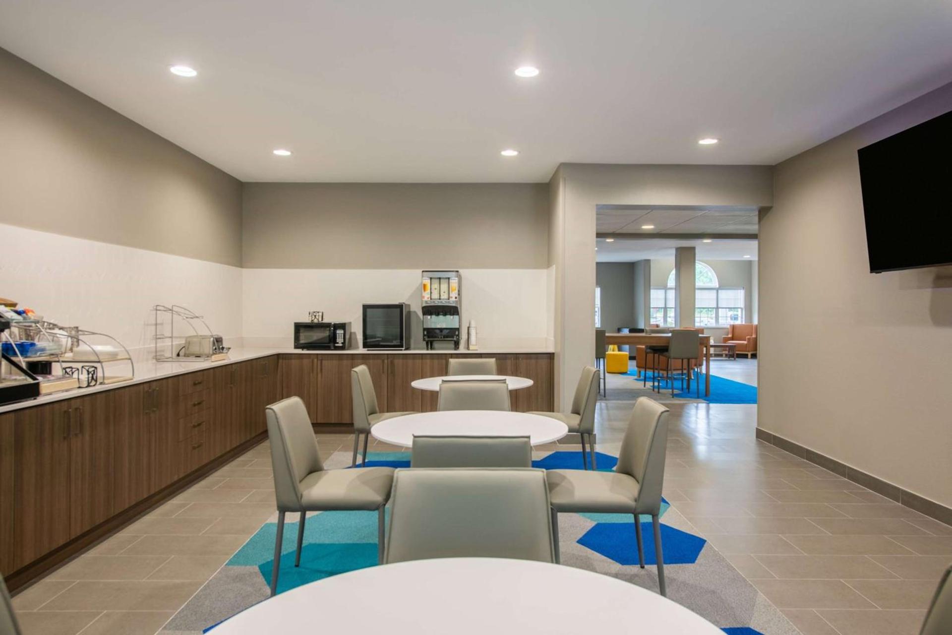 Microtel Inn and Suites by Wyndham Anderson SC photo 12