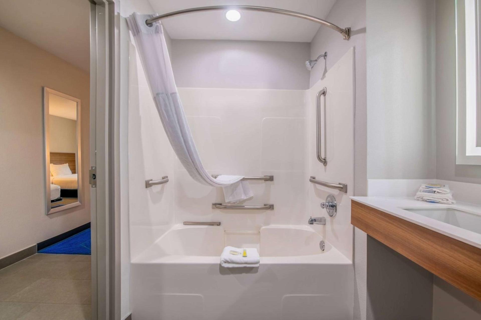 Microtel Inn and Suites by Wyndham Anderson SC photo 30