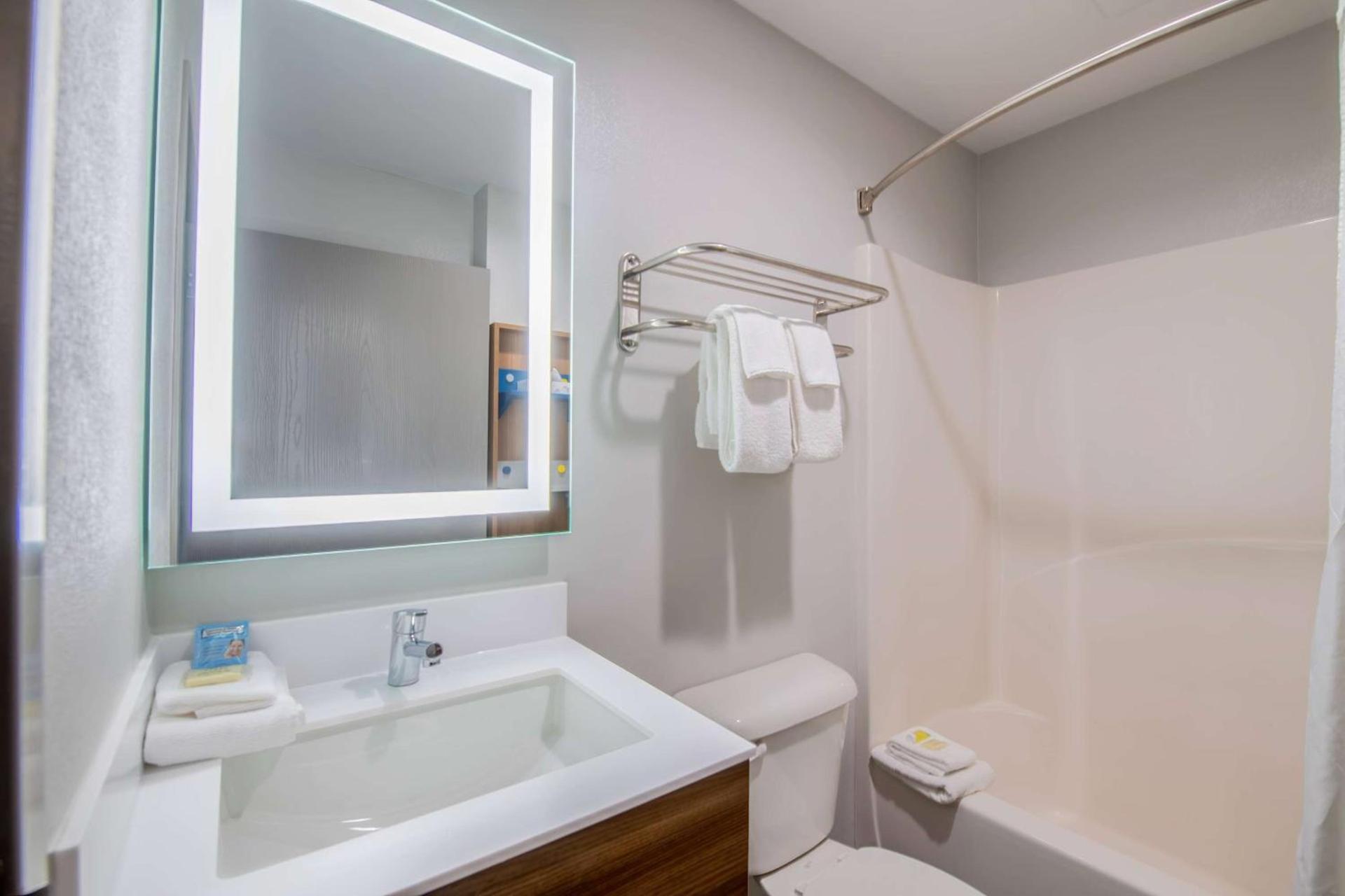 Microtel Inn and Suites by Wyndham Anderson SC photo 31