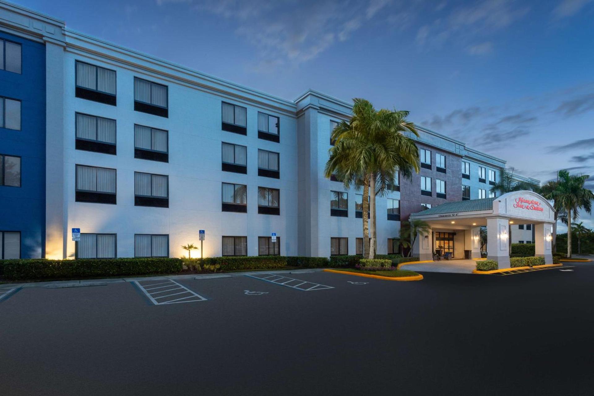 Hampton Inn & Suites Boynton Beach photo 2