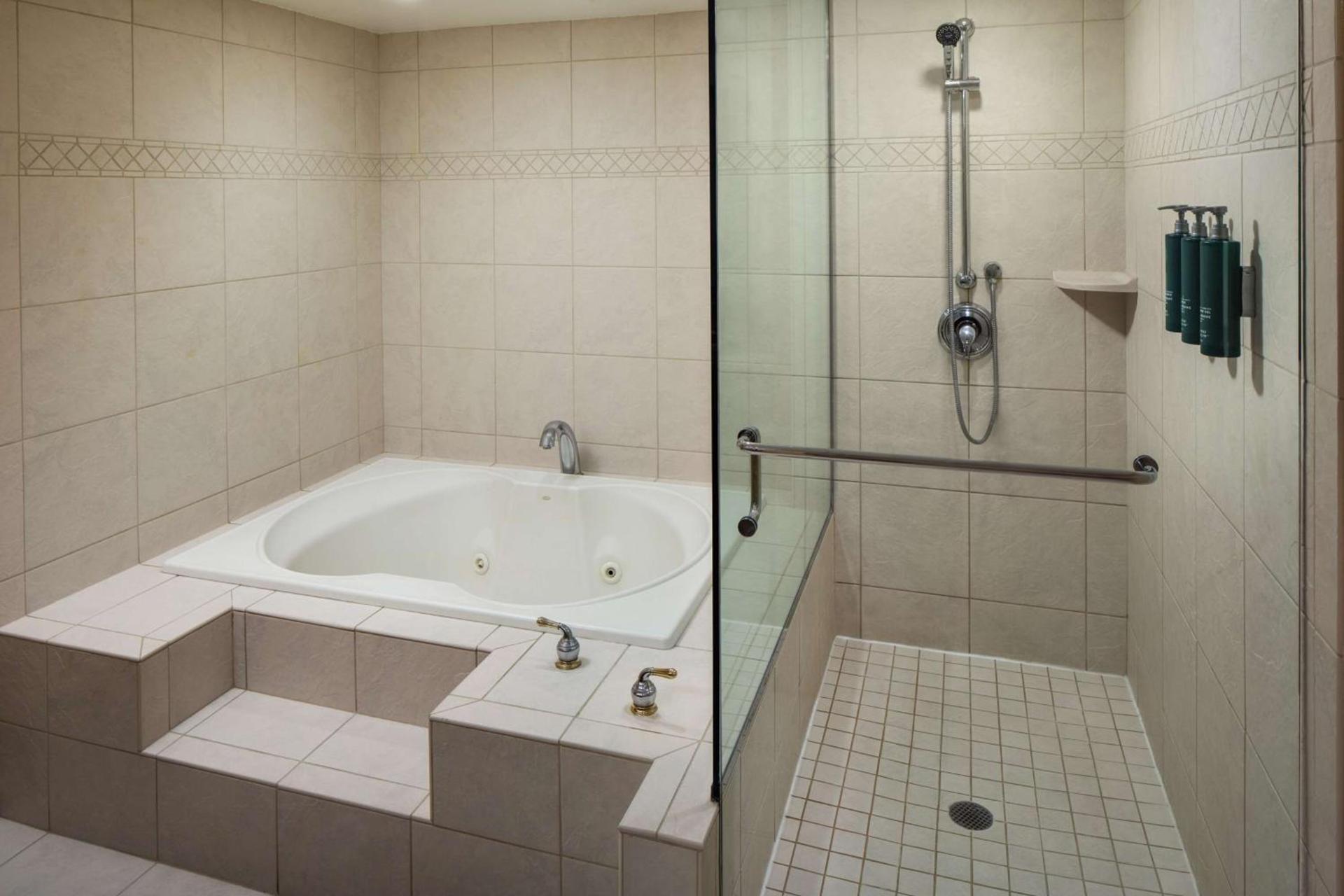 Hilton Chicago/Northbrook photo 55