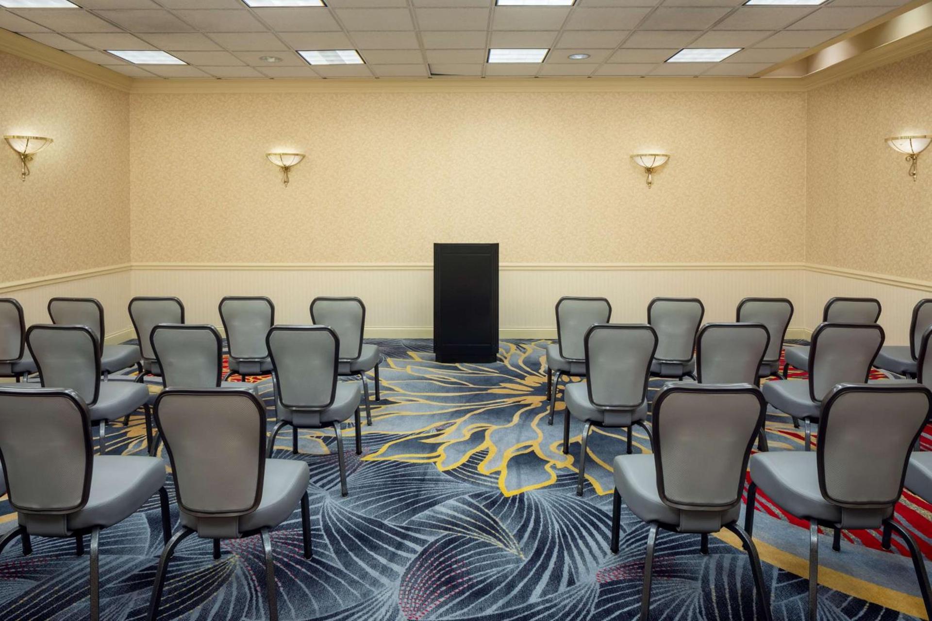 Hilton Chicago/Northbrook photo 81