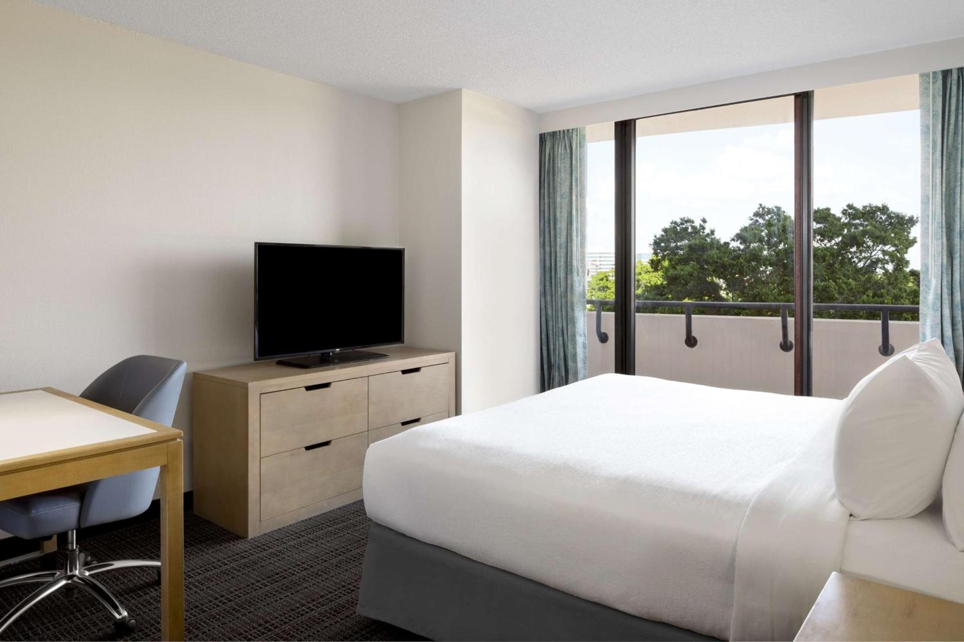Embassy Suites by Hilton Tampa Airport Westshore photo 10