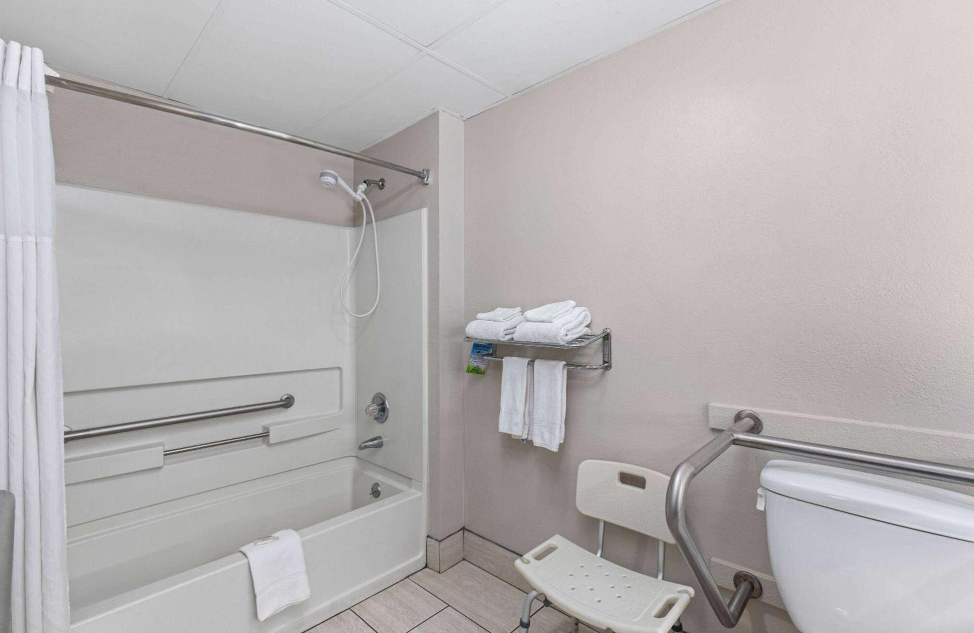 Days Inn by Wyndham St George photo 6