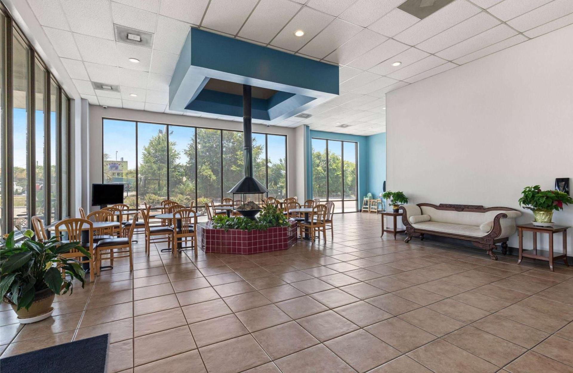 Days Inn by Wyndham St George photo 2