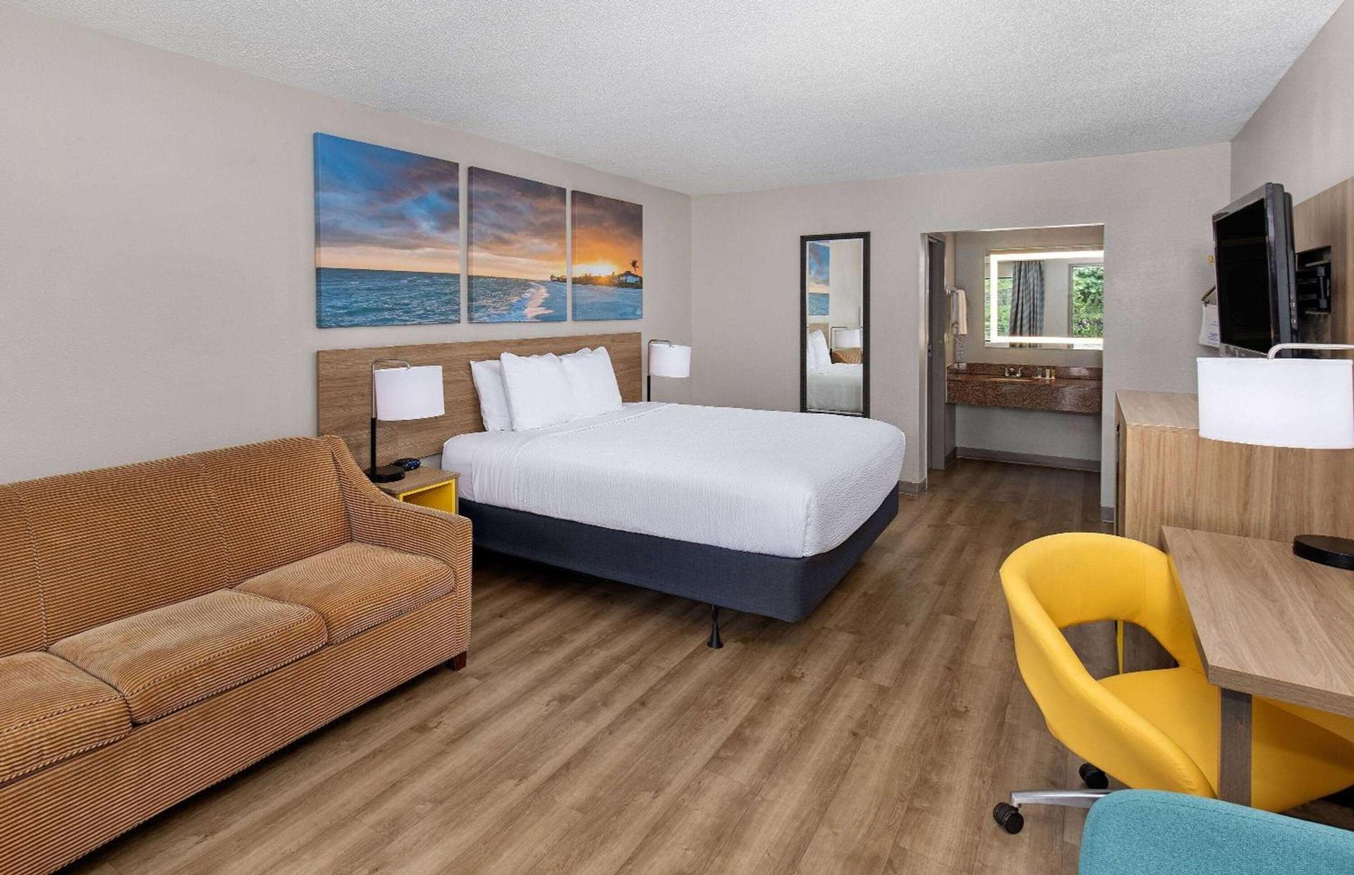 Days Inn by Wyndham St George photo 14