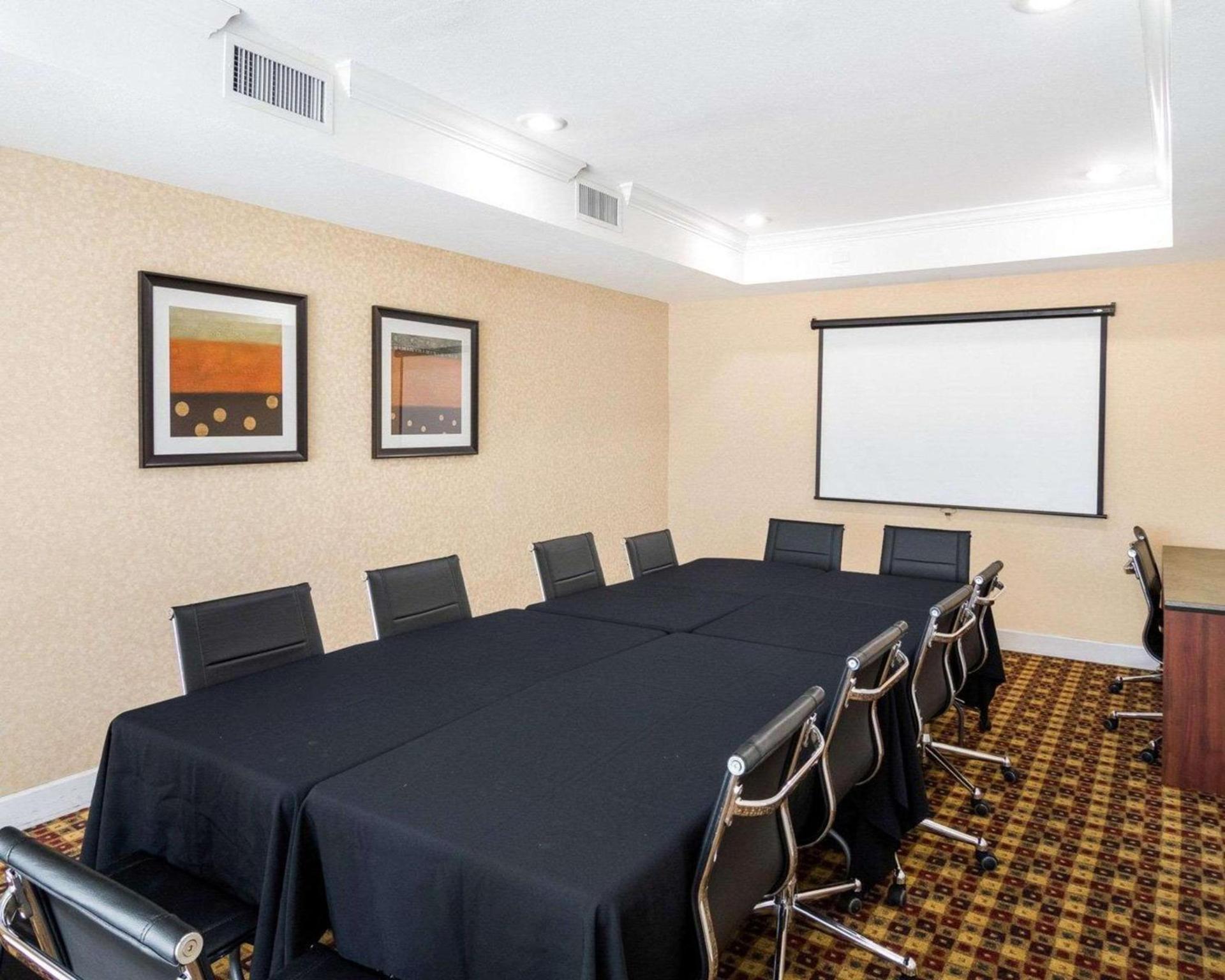 Quality Suites Irving-Las Colinas photo 29