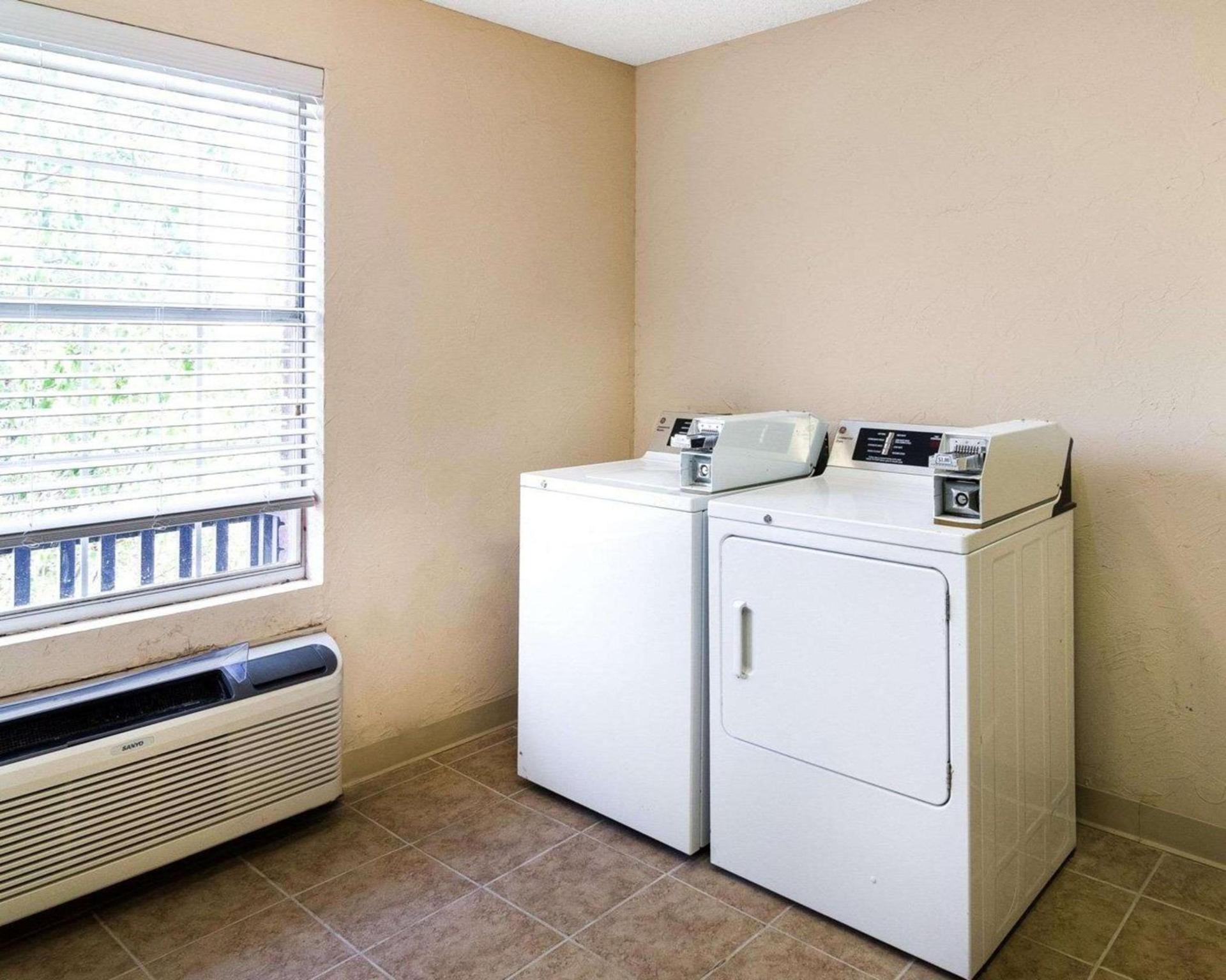 Quality Suites Irving-Las Colinas photo 34