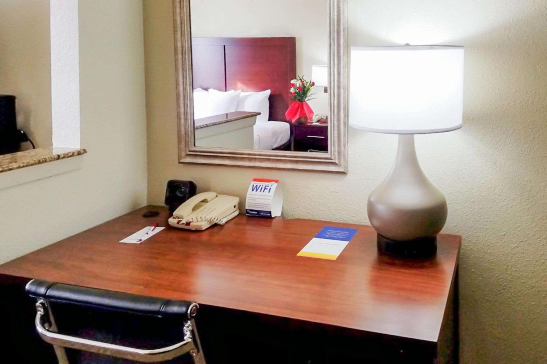 Quality Suites Irving-Las Colinas photo 35