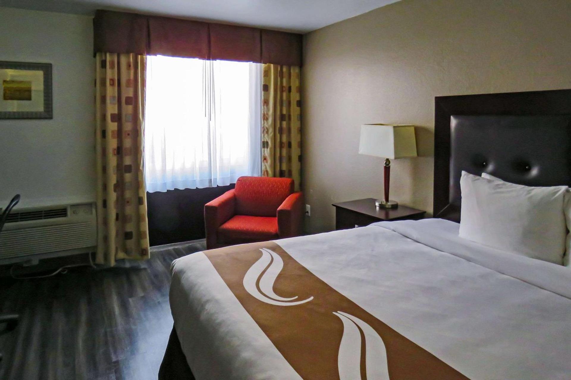 Quality Inn & Suites Everett photo 8