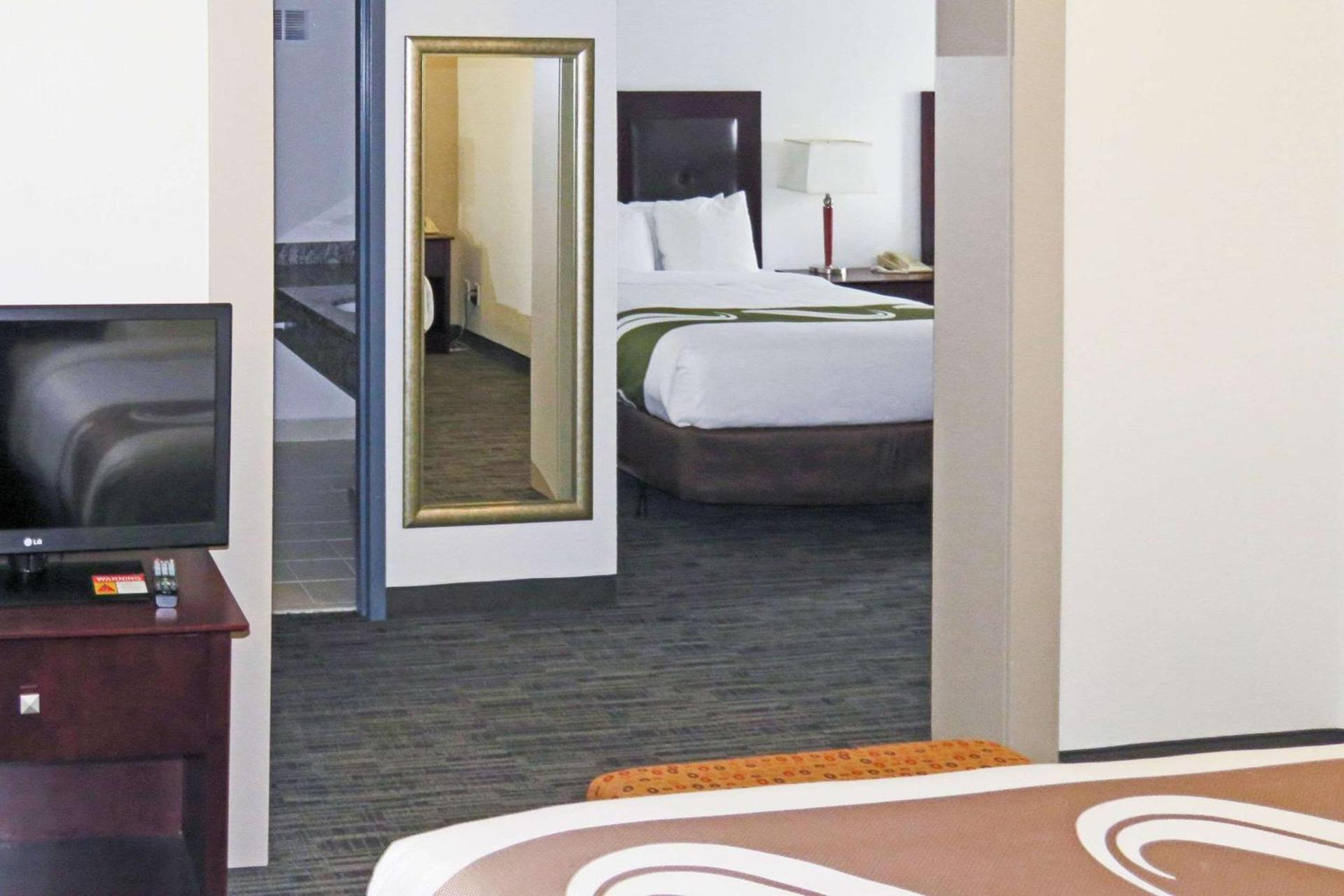 Quality Inn & Suites Everett photo 13