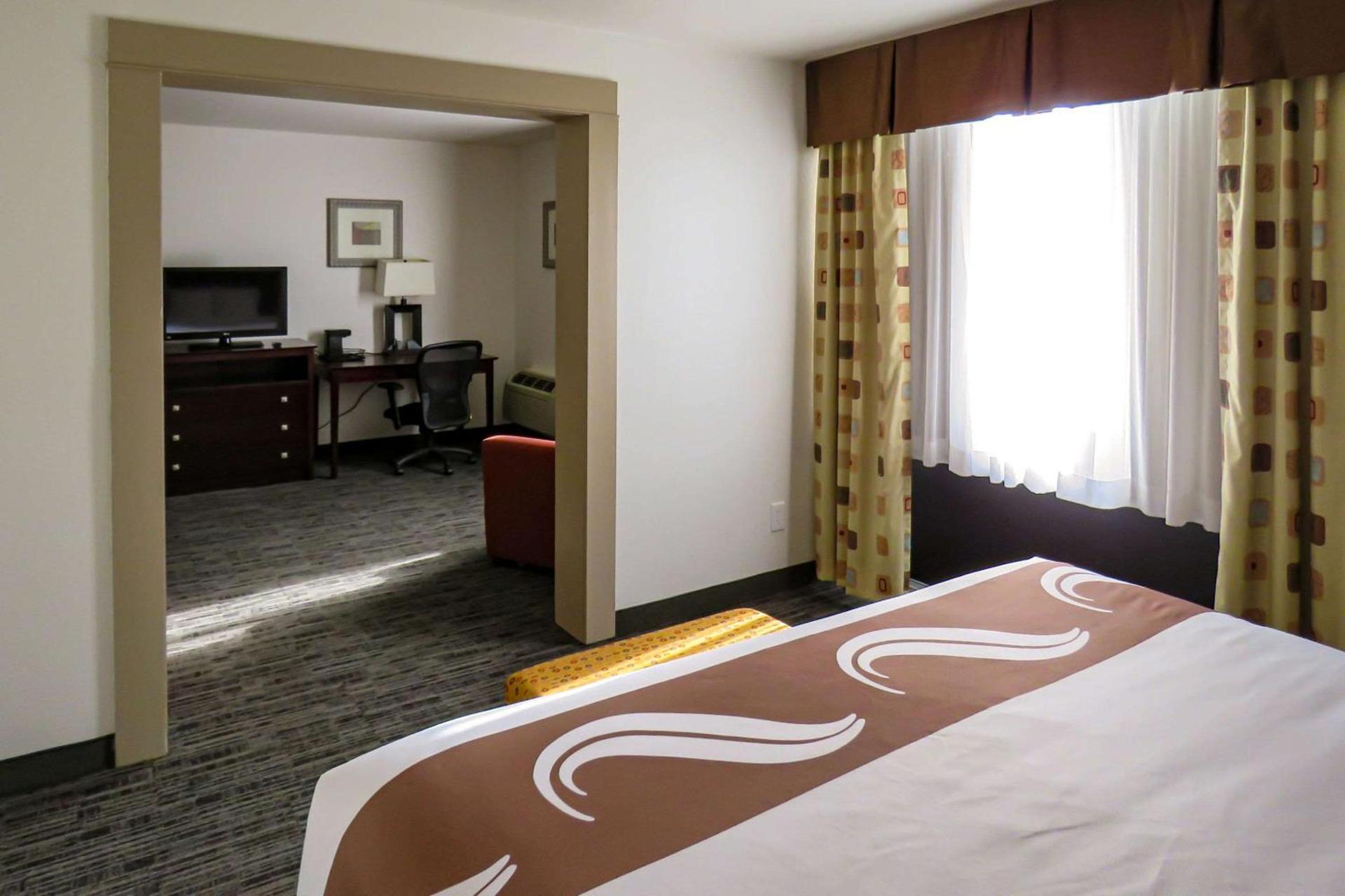 Quality Inn & Suites Everett photo 19