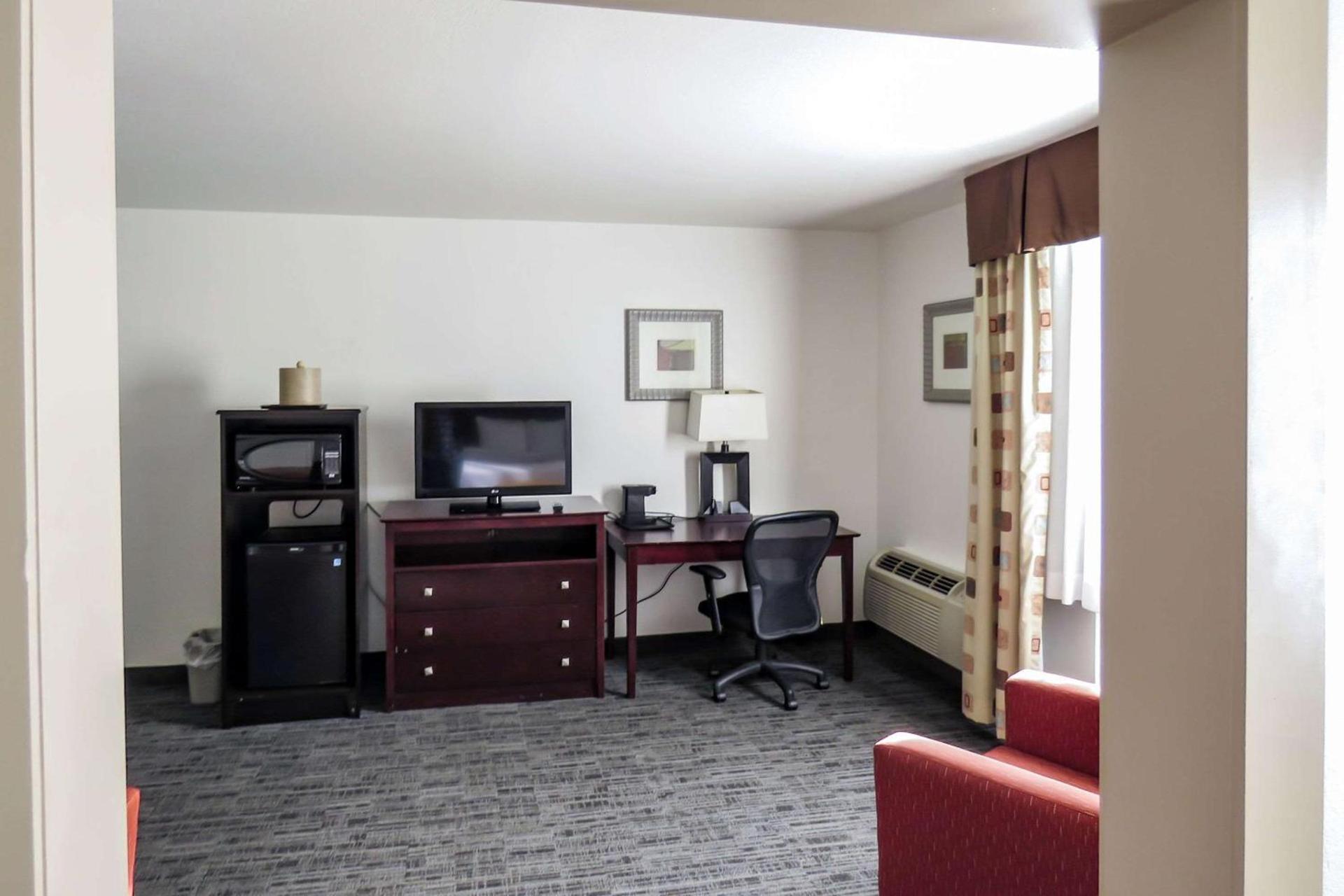 Quality Inn & Suites Everett photo 21