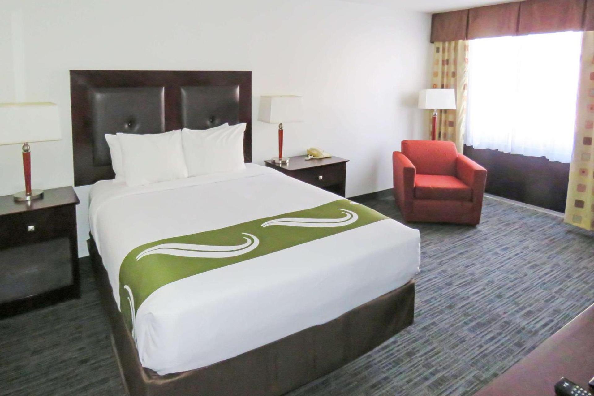 Quality Inn & Suites Everett photo 28