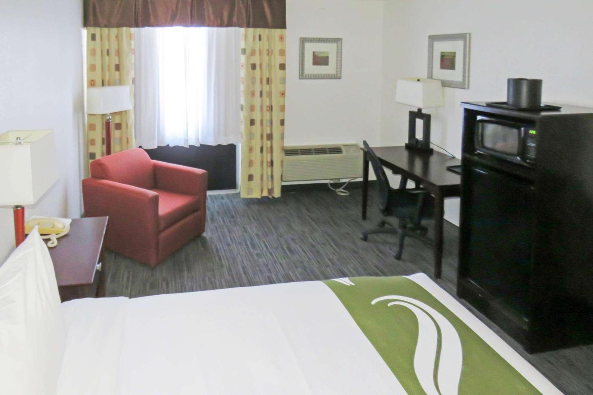 Quality Inn & Suites Everett photo 29