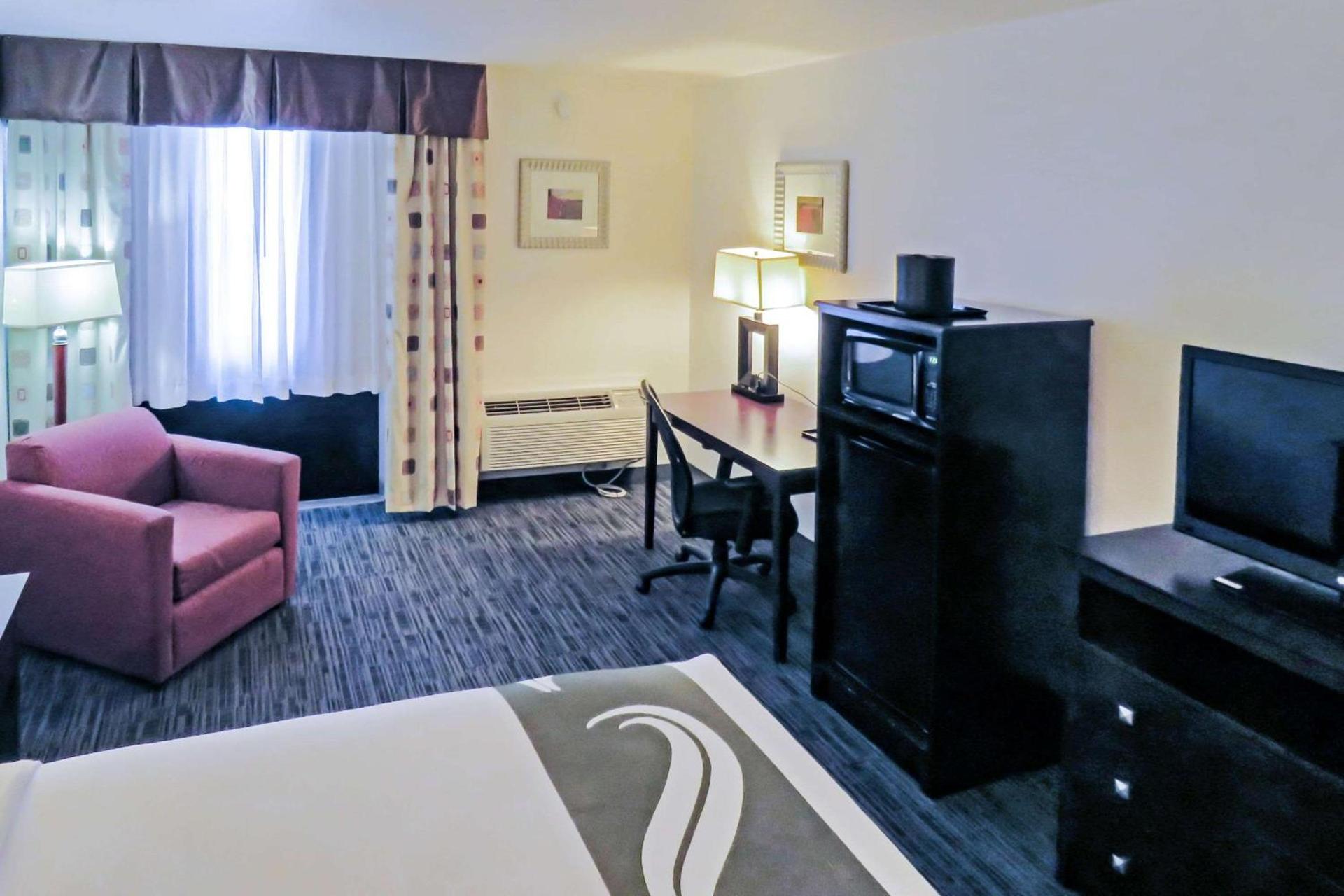 Quality Inn & Suites Everett photo 31