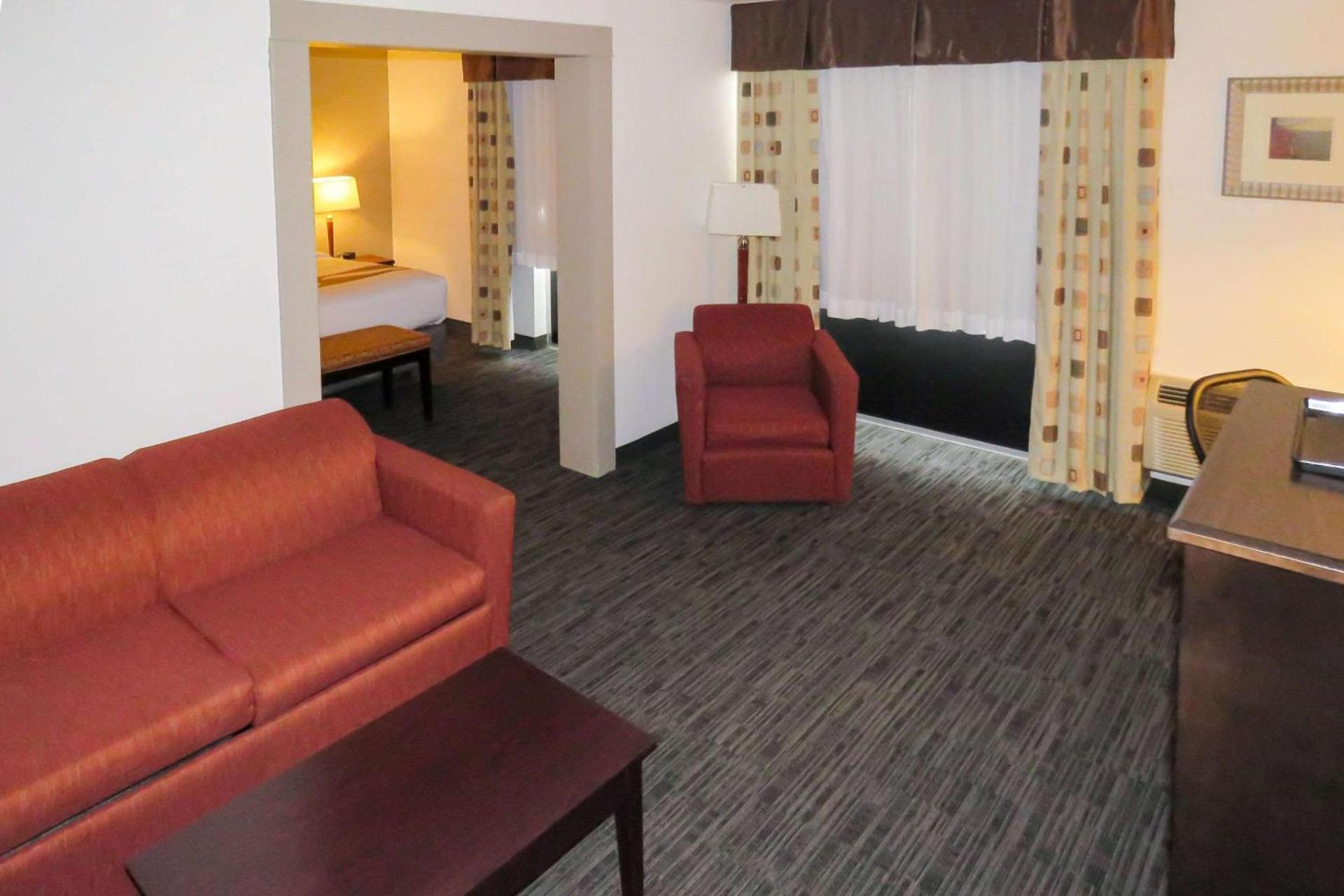 Quality Inn & Suites Everett photo 34