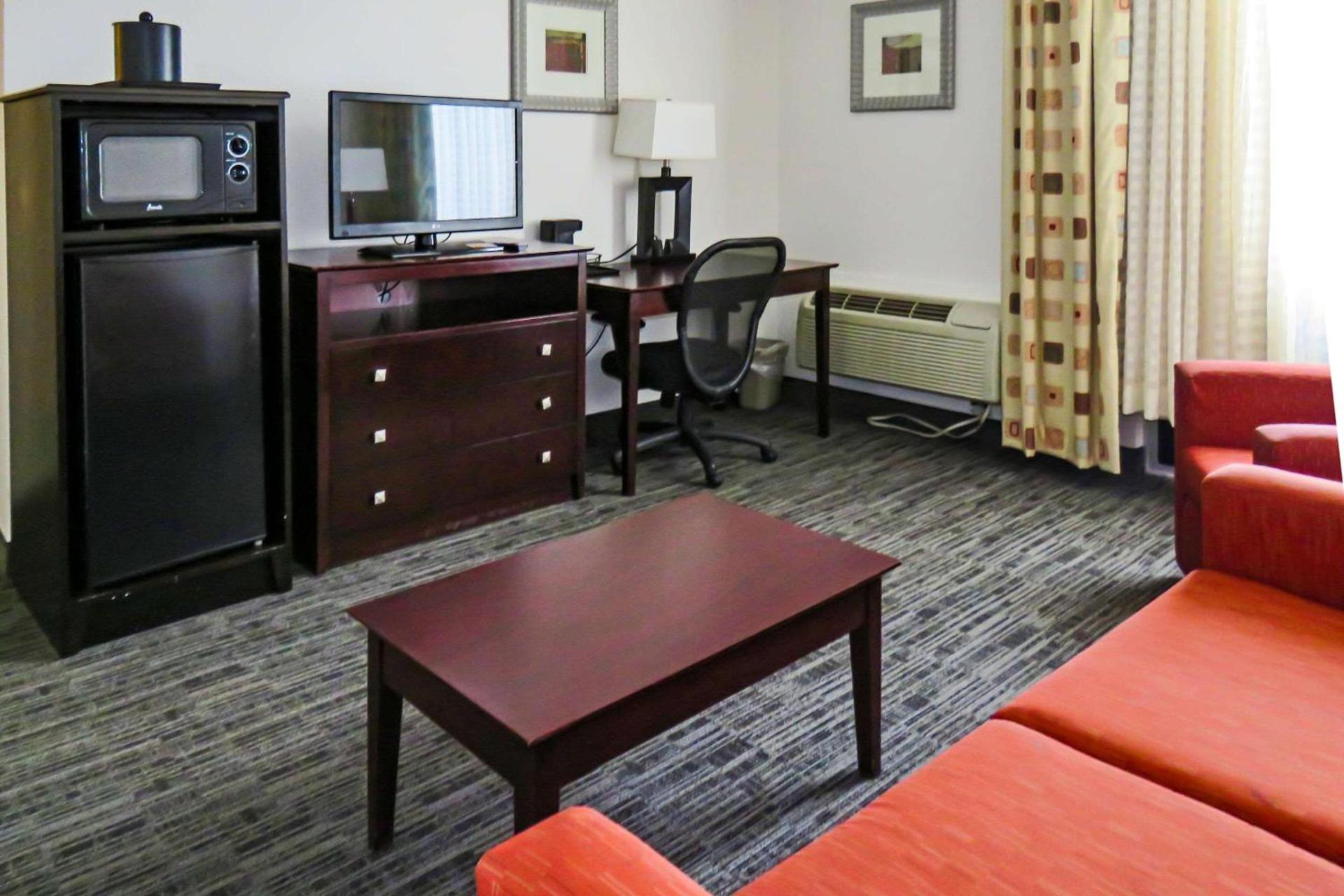 Quality Inn & Suites Everett photo 33