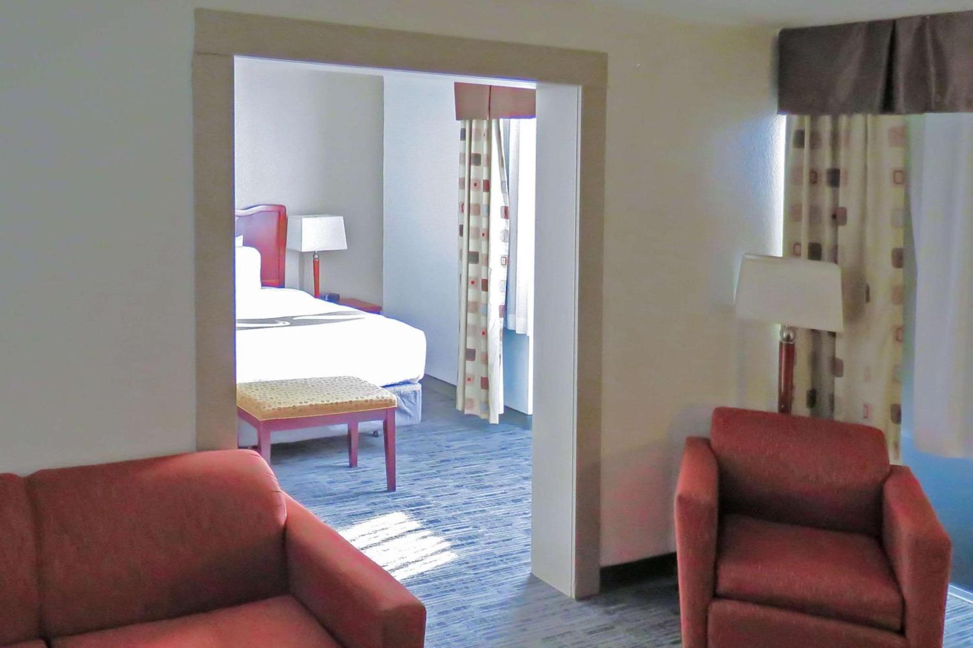 Quality Inn & Suites Everett photo 35