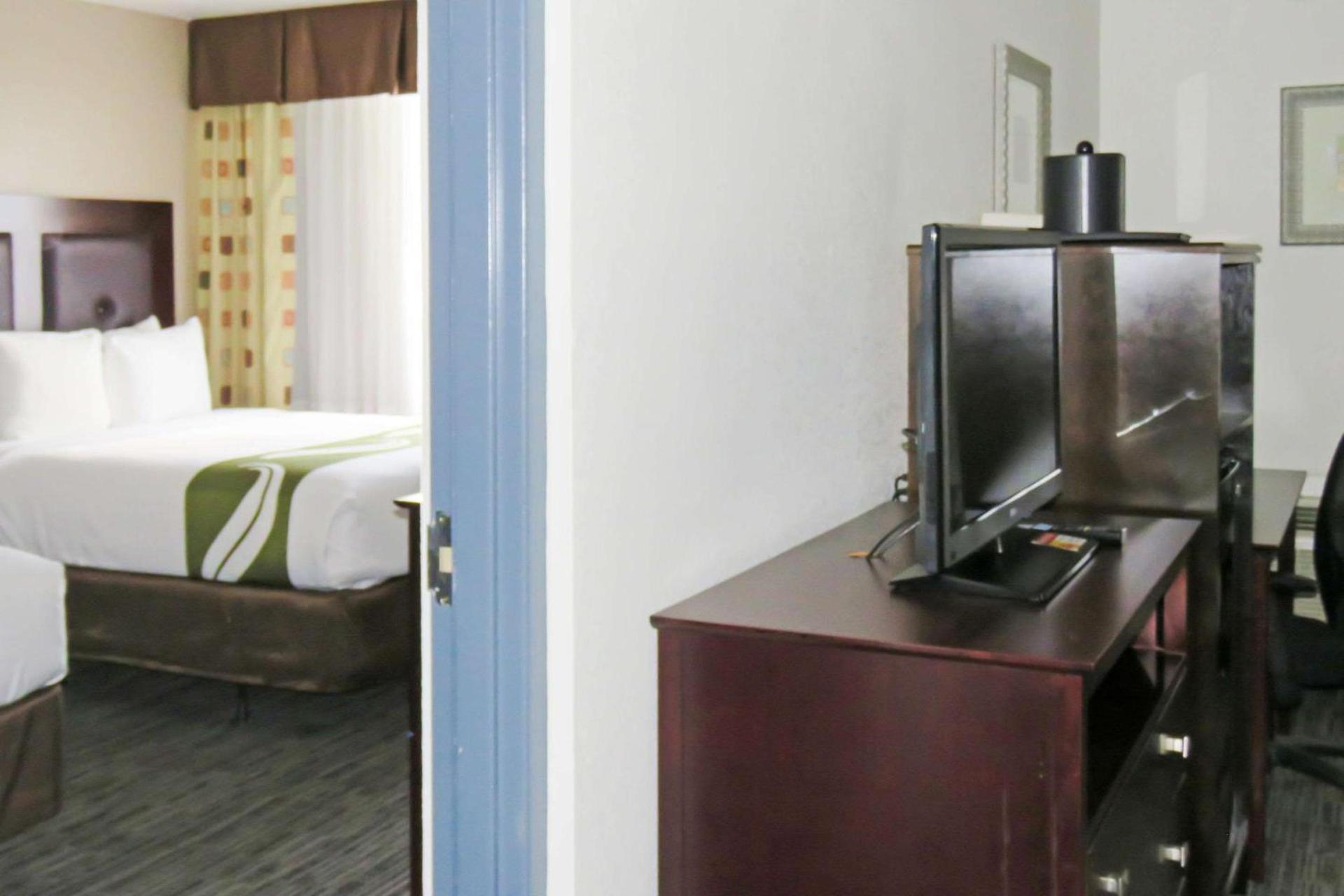 Quality Inn & Suites Everett photo 40