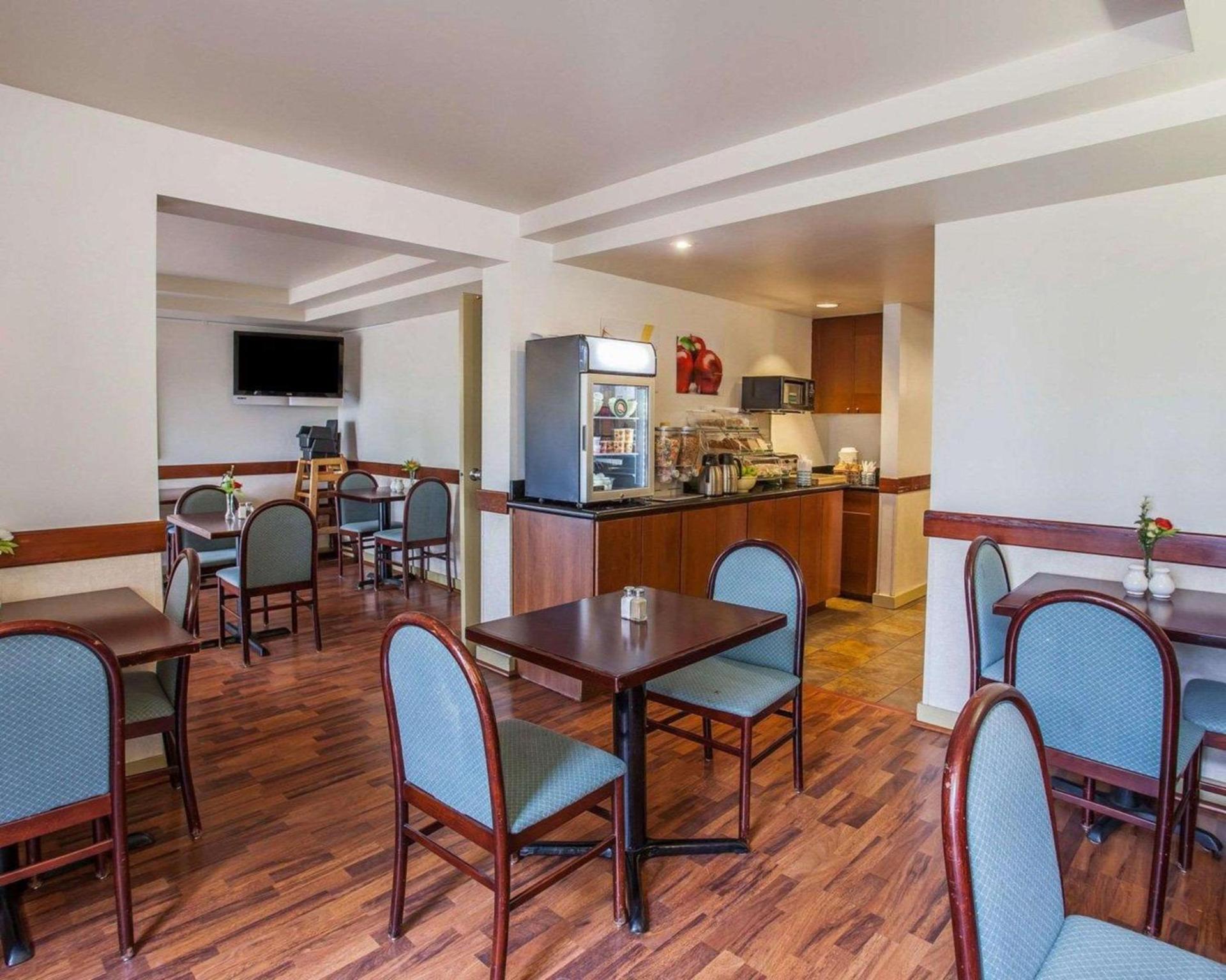 Quality Inn & Suites Everett photo 46