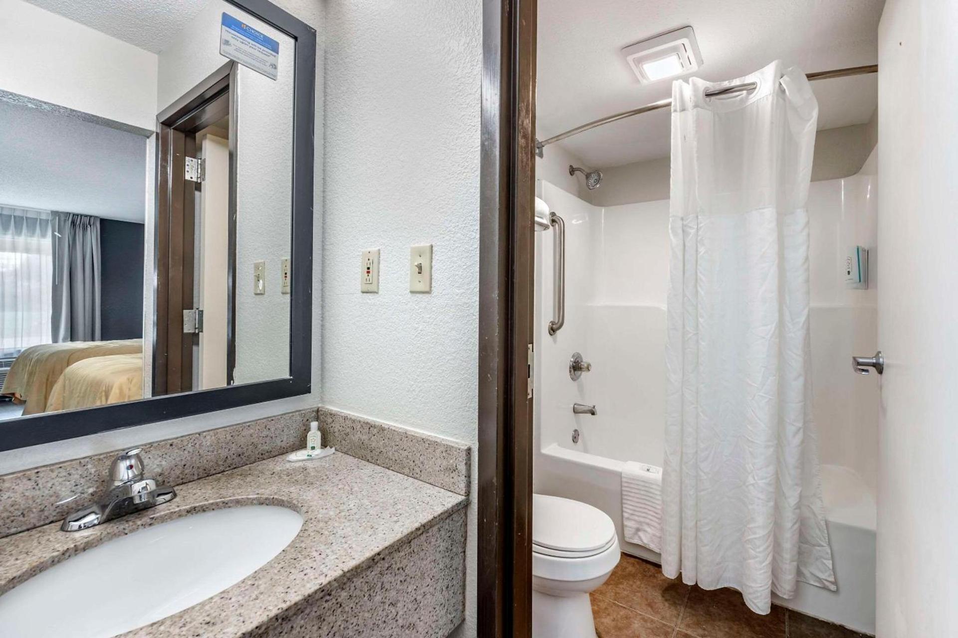 Quality Inn Glasgow photo 46