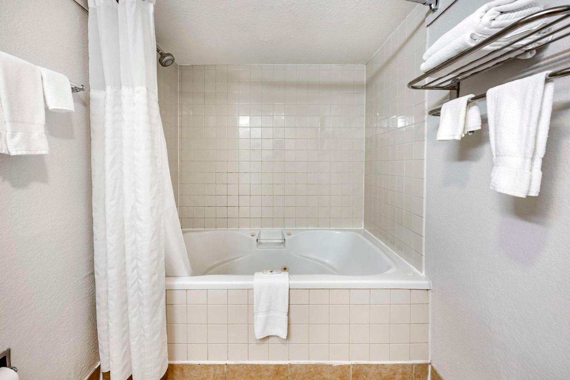 Quality Inn Glasgow photo 12