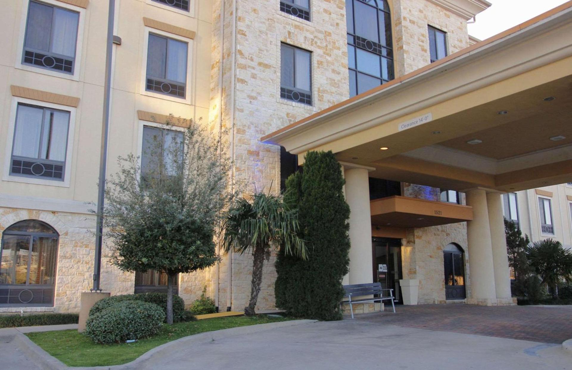 Comfort Inn & Suites Dallas Medical-Market Center photo 7