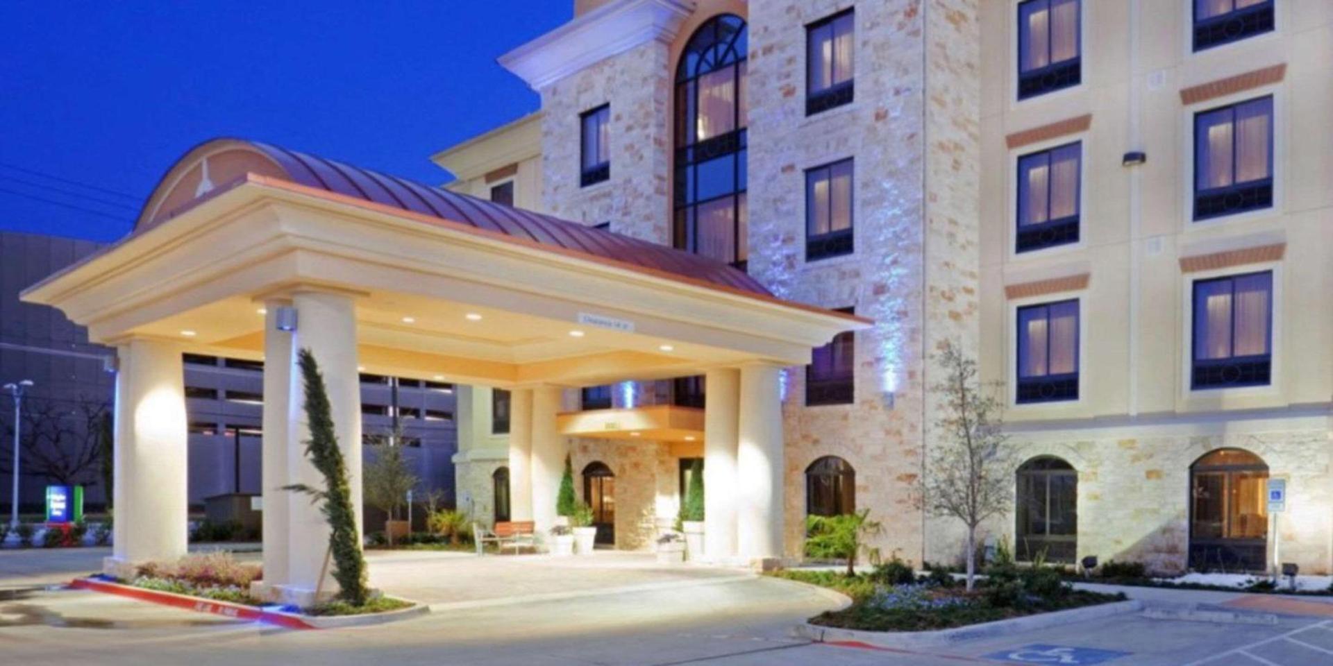 Comfort Inn & Suites Dallas Medical-Market Center photo 8