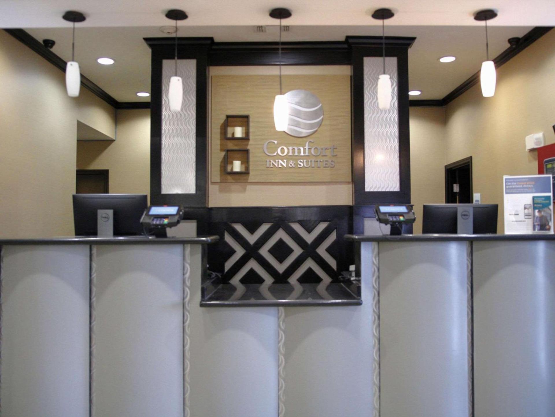 Comfort Inn & Suites Dallas Medical-Market Center photo 2