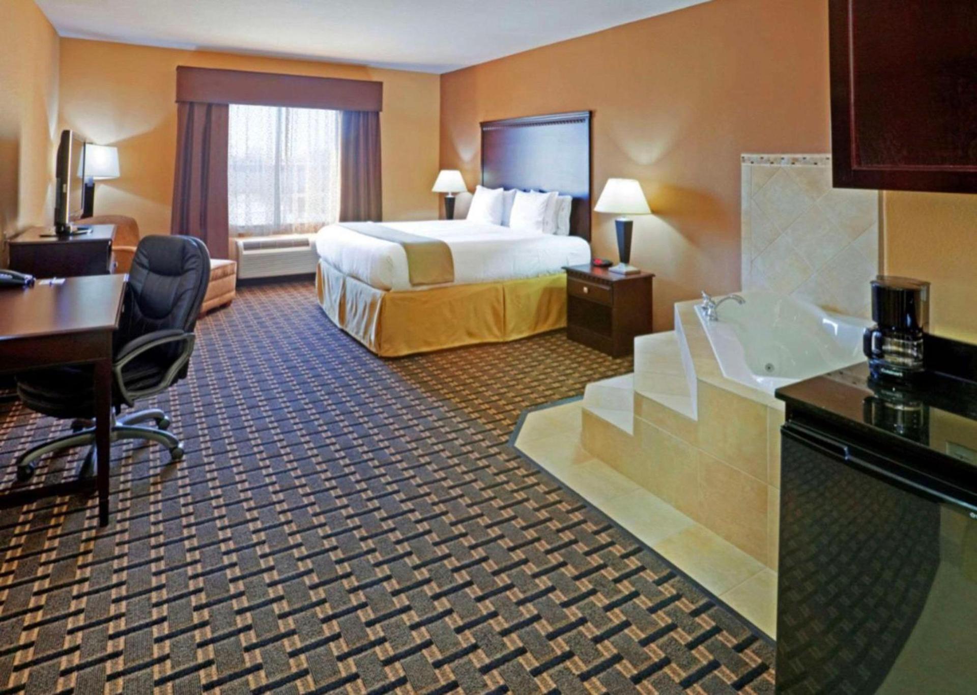 Comfort Inn & Suites Dallas Medical-Market Center photo 14